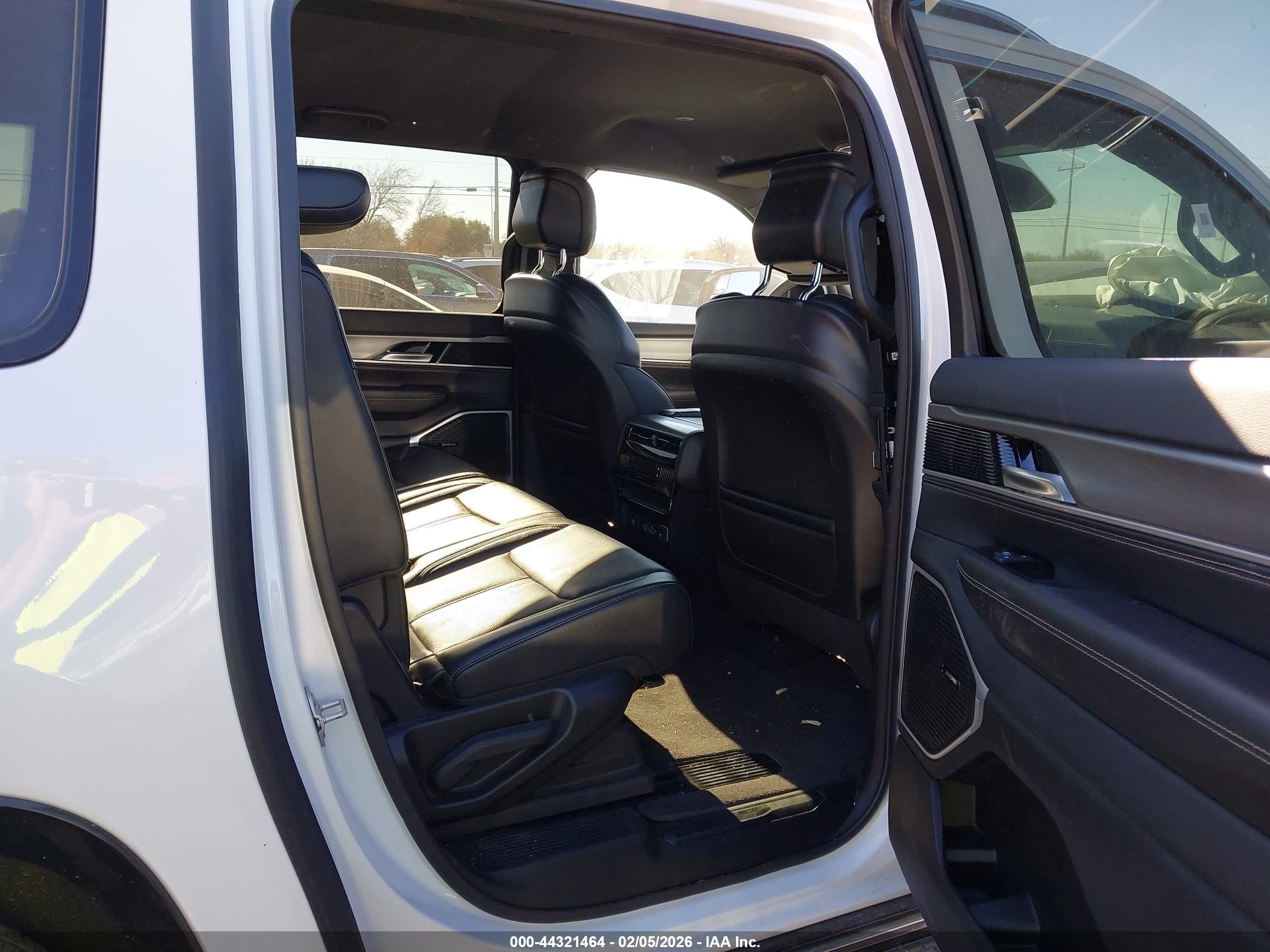 JEEP WAGONEER image 8