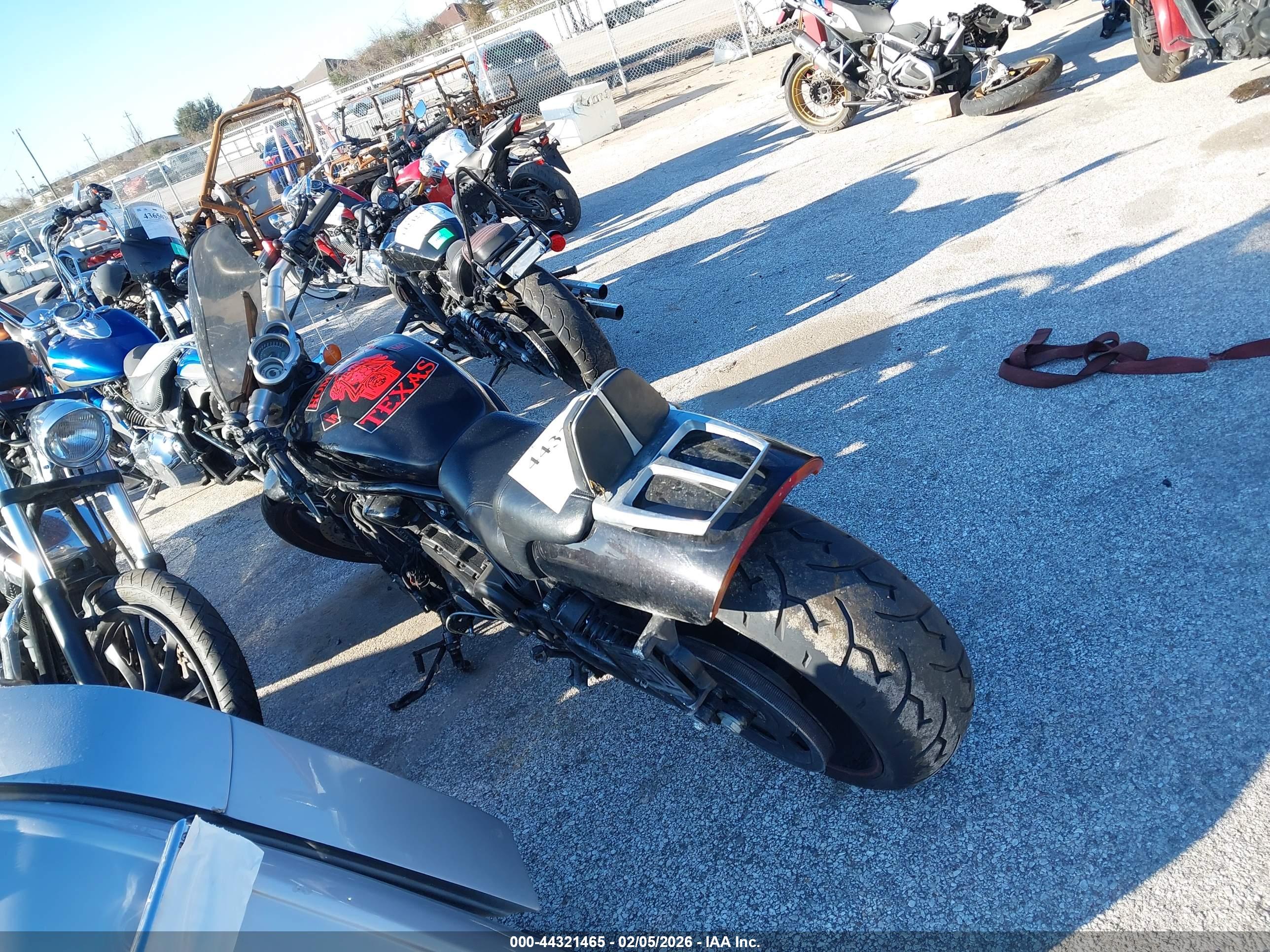 HARLEY-DAVIDSON VRSCF image 3