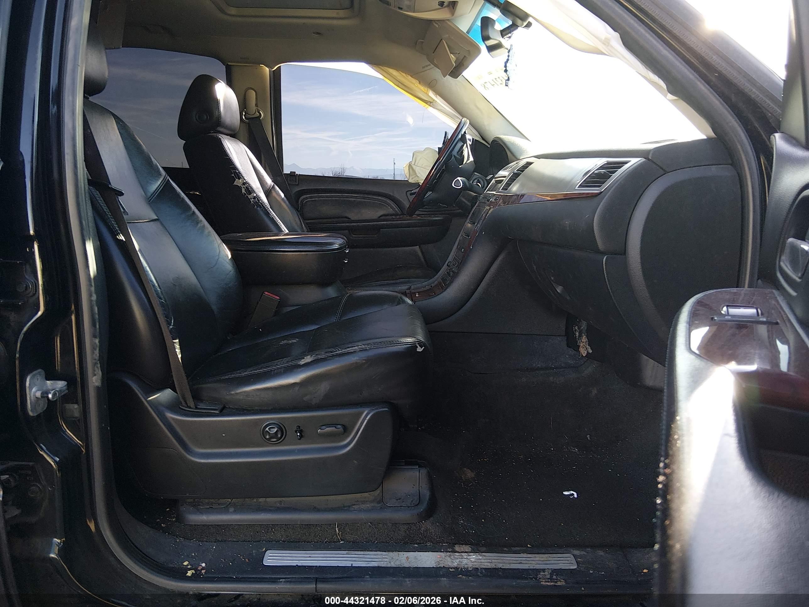 CADILLAC ESCALADE image 5
