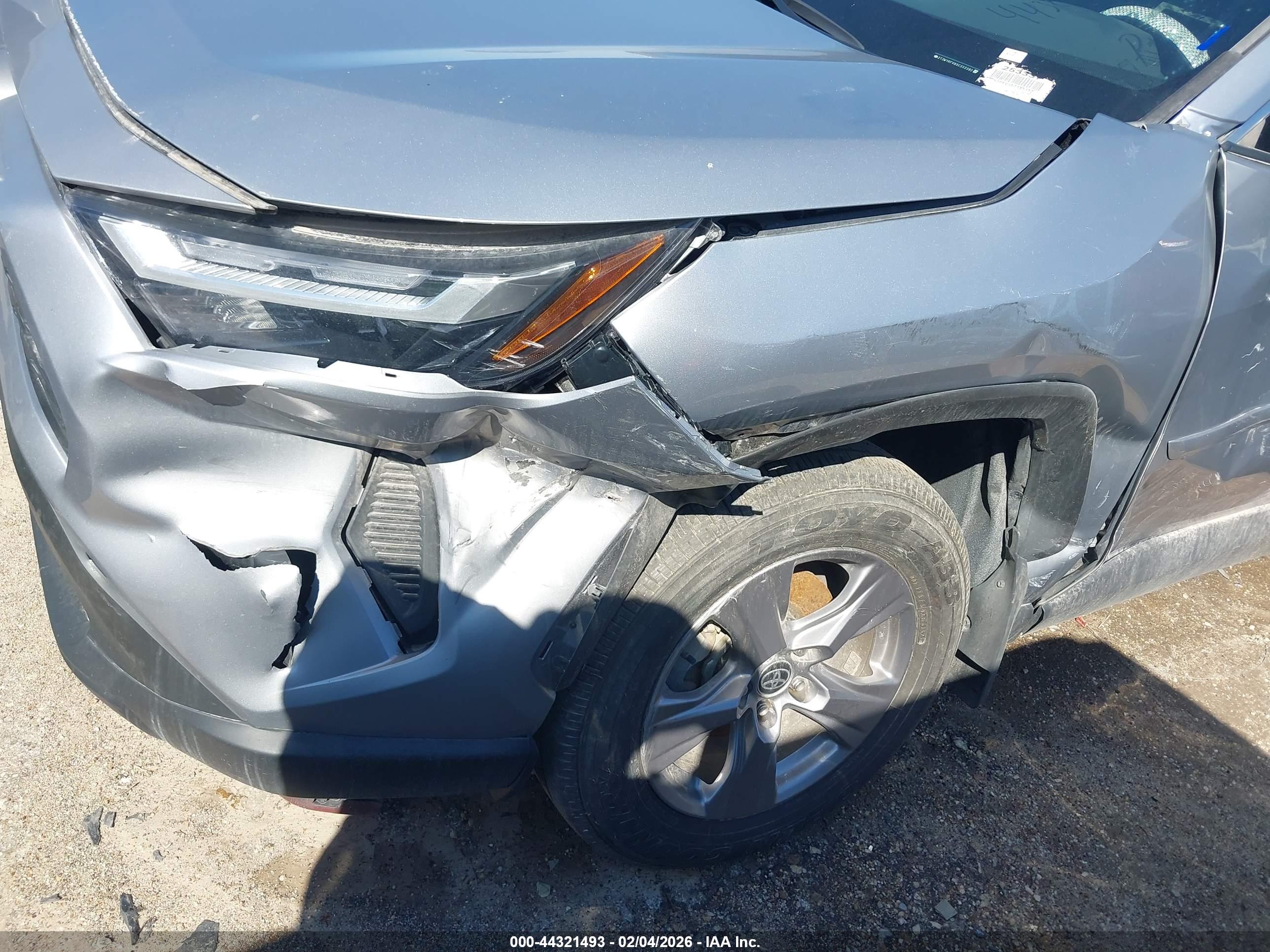 TOYOTA RAV4 image 6