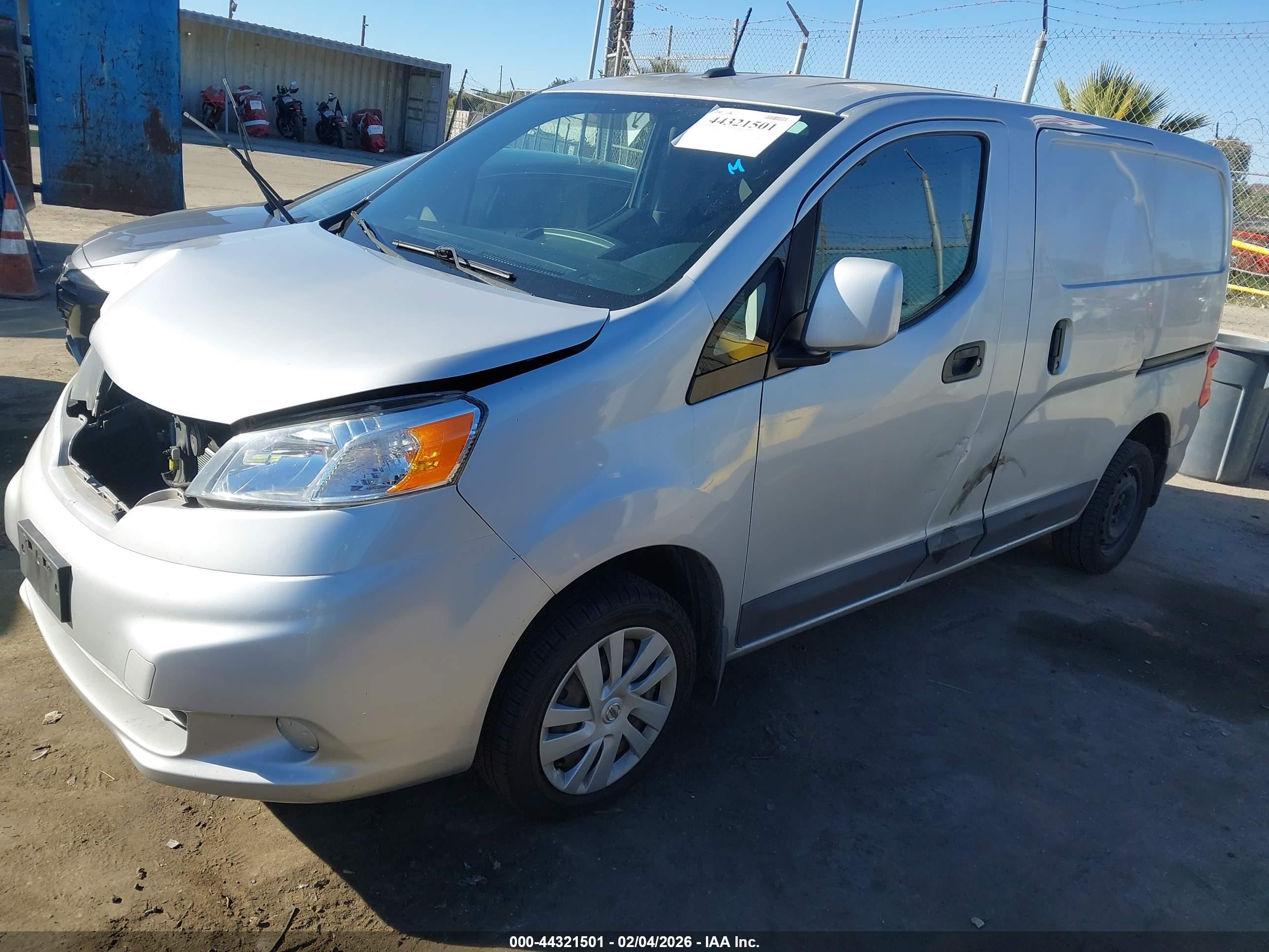 NISSAN NV200 image 2