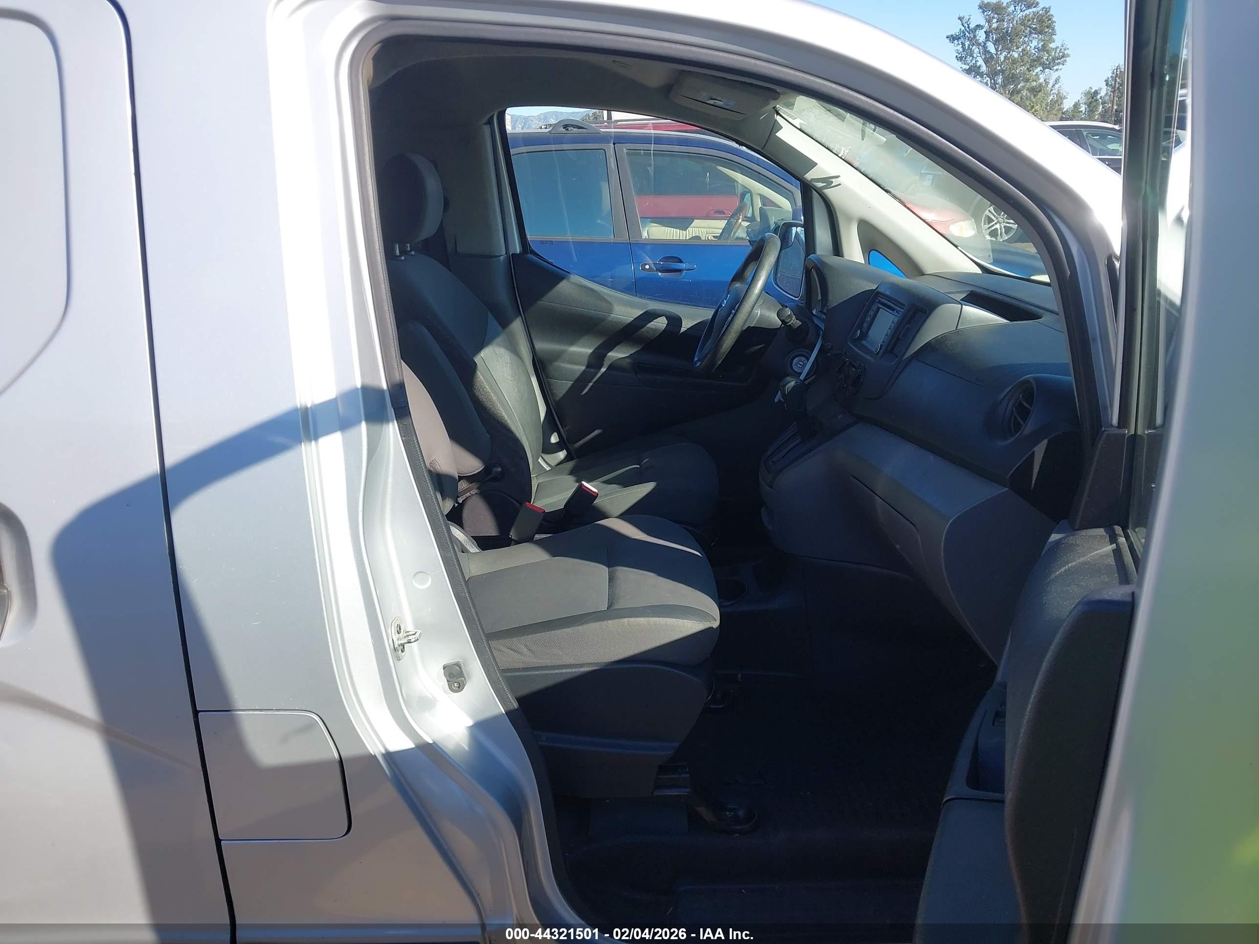 NISSAN NV200 image 5