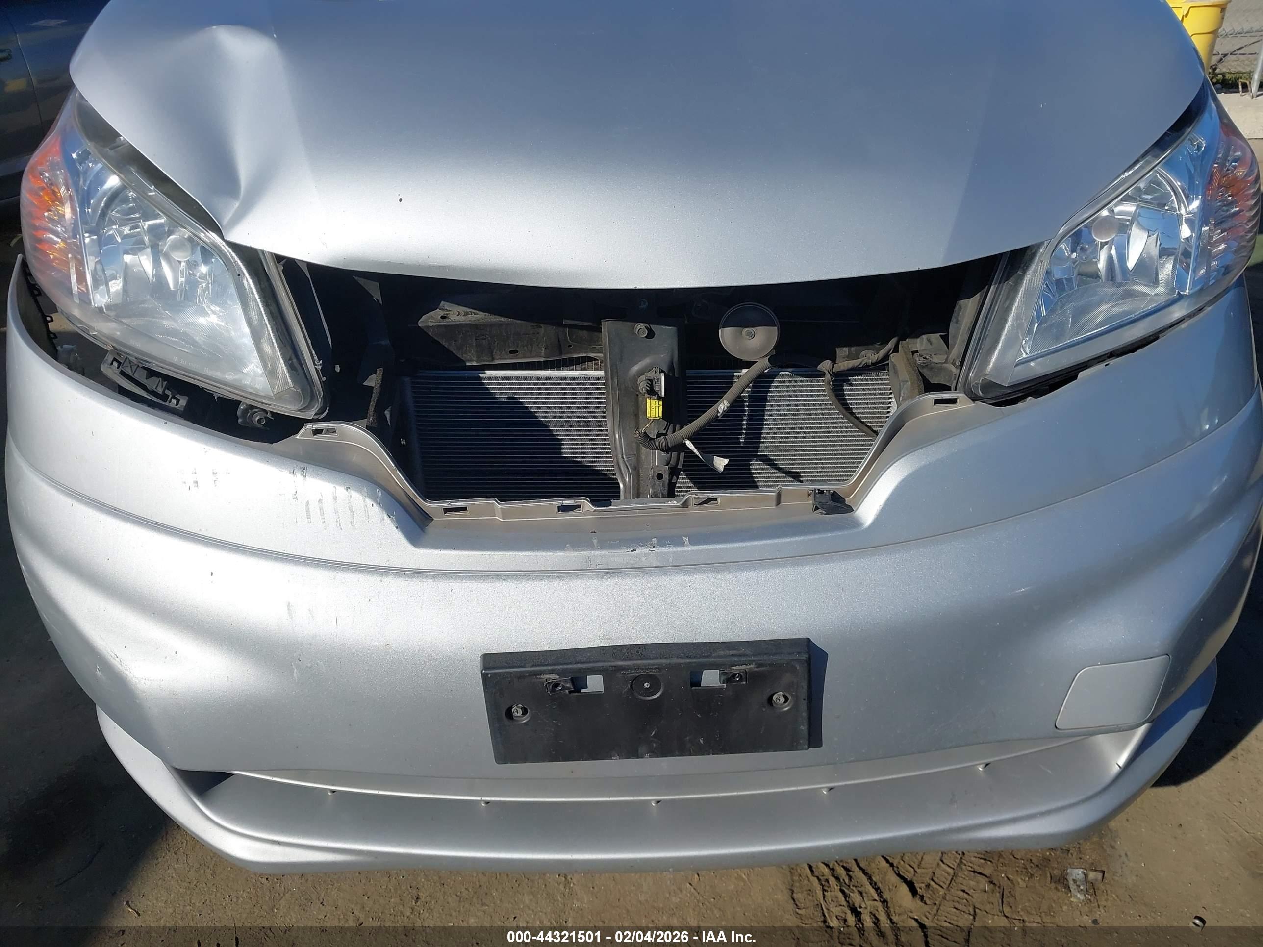 NISSAN NV200 image 6