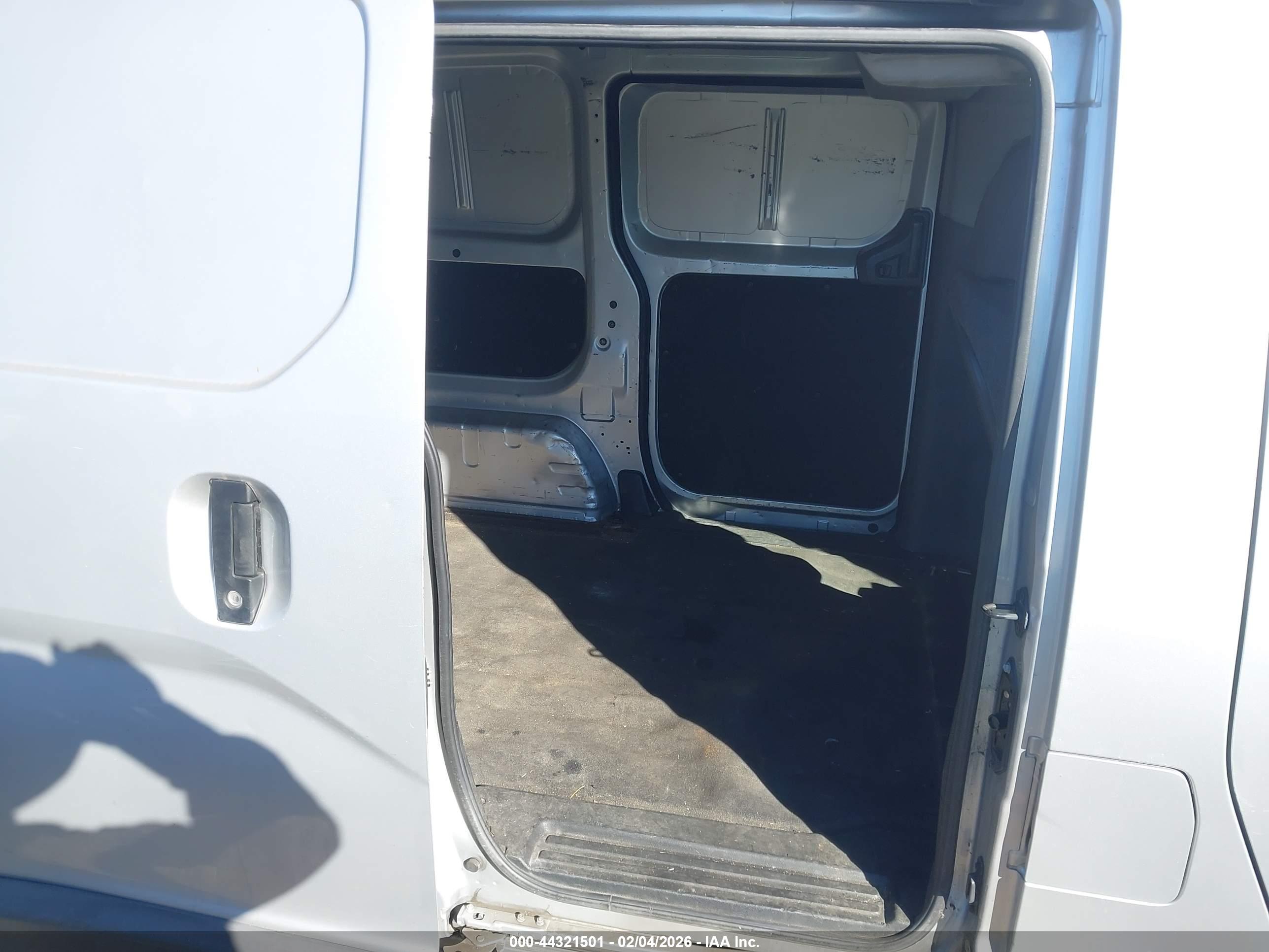 NISSAN NV200 image 8