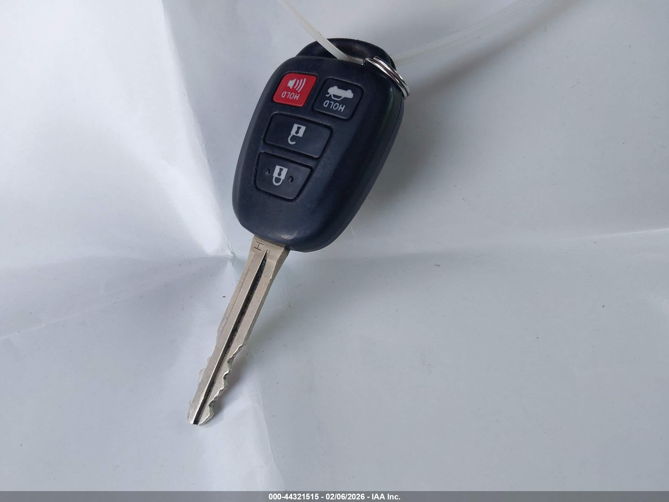 TOYOTA CAMRY image 11
