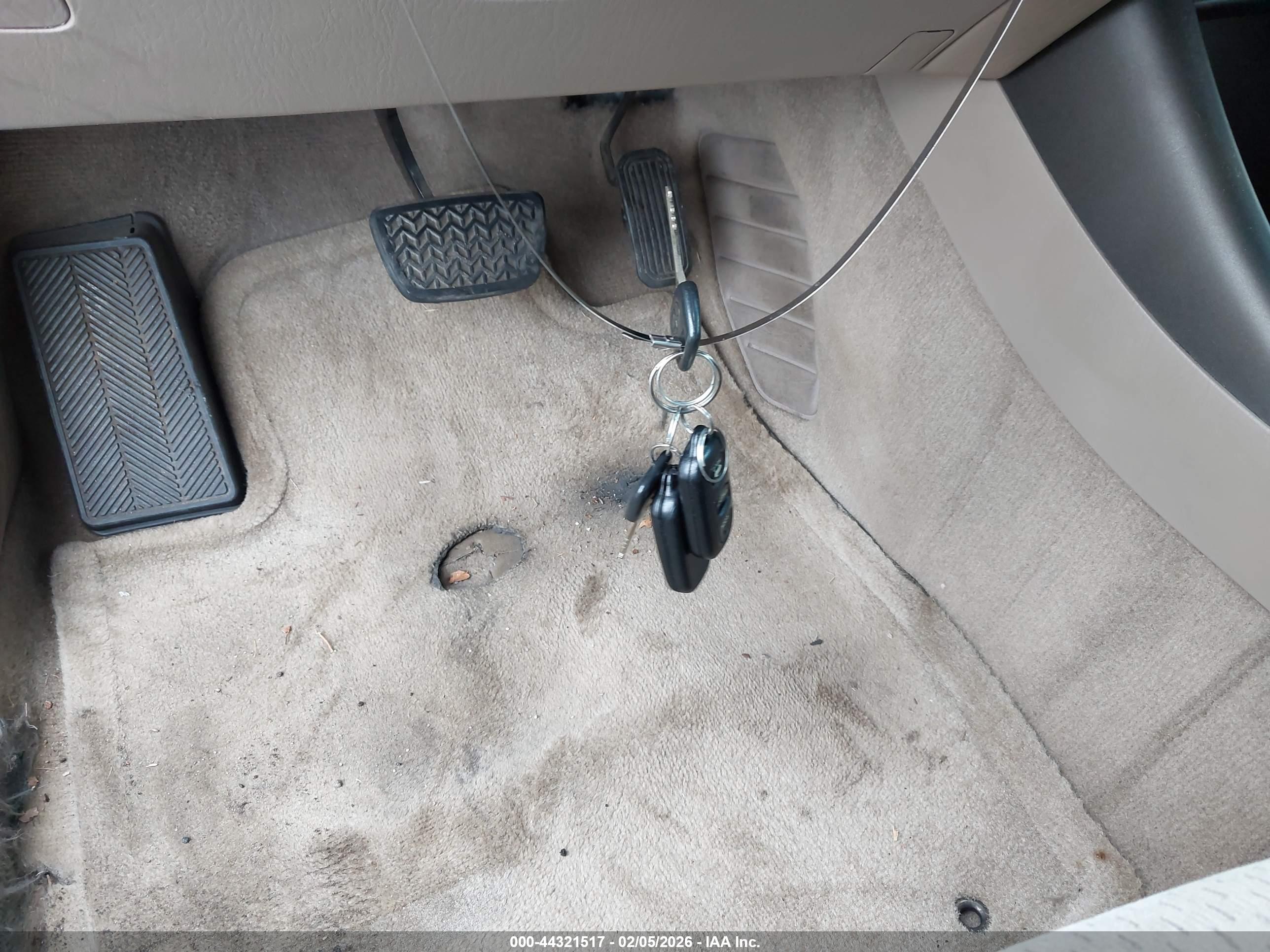 TOYOTA CAMRY image 11