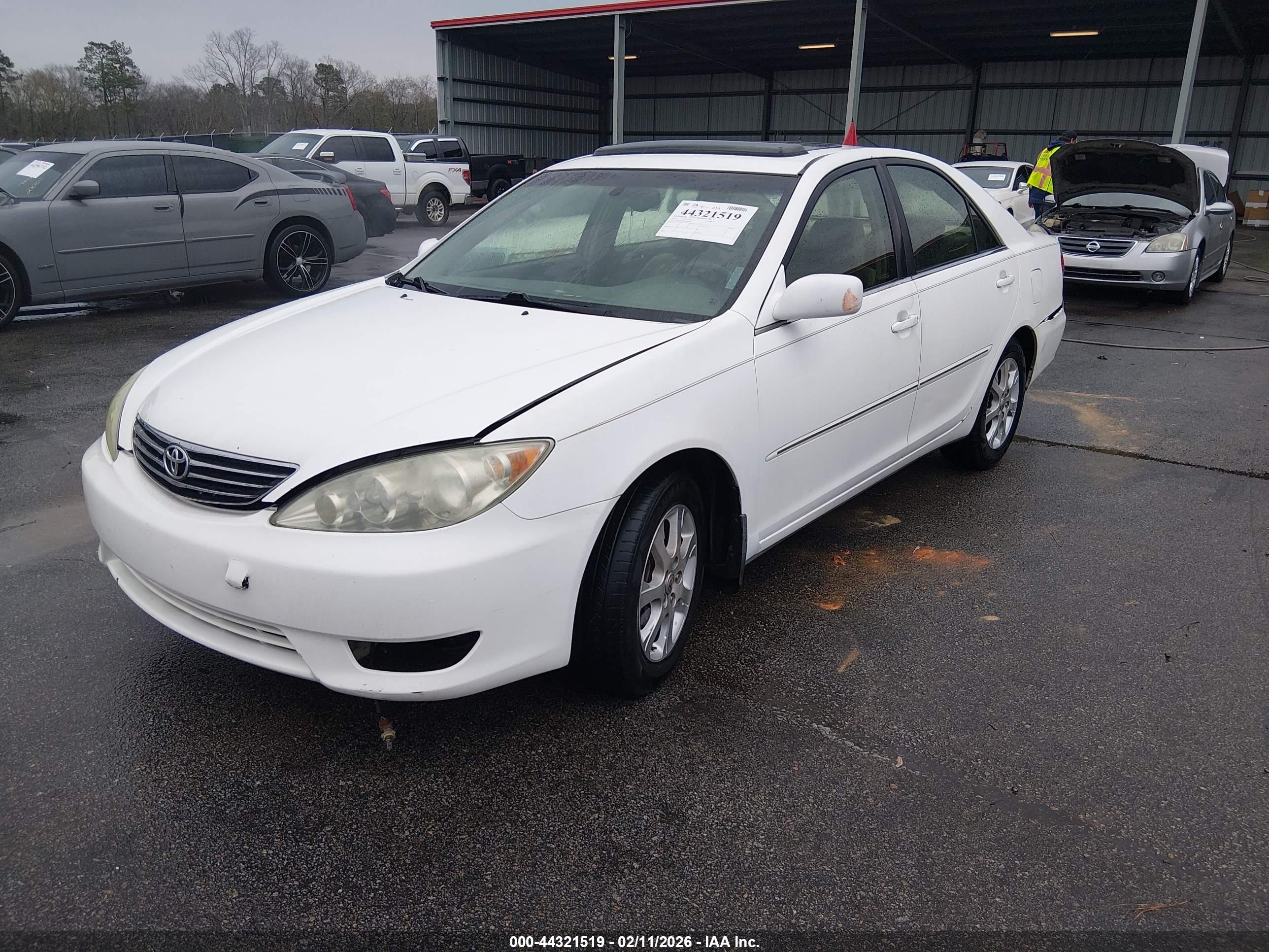 TOYOTA CAMRY image 2