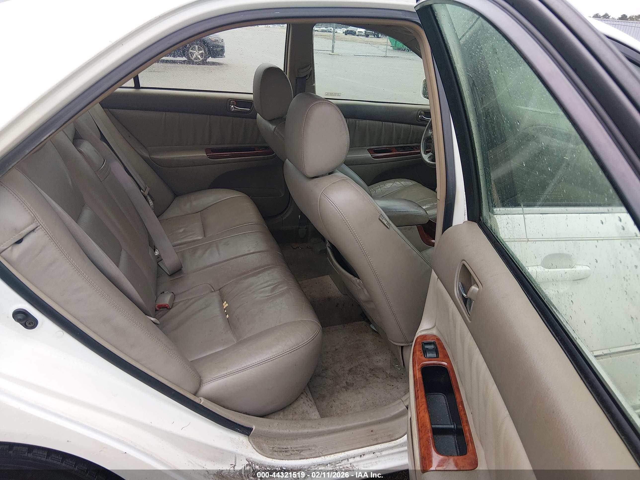 TOYOTA CAMRY image 8