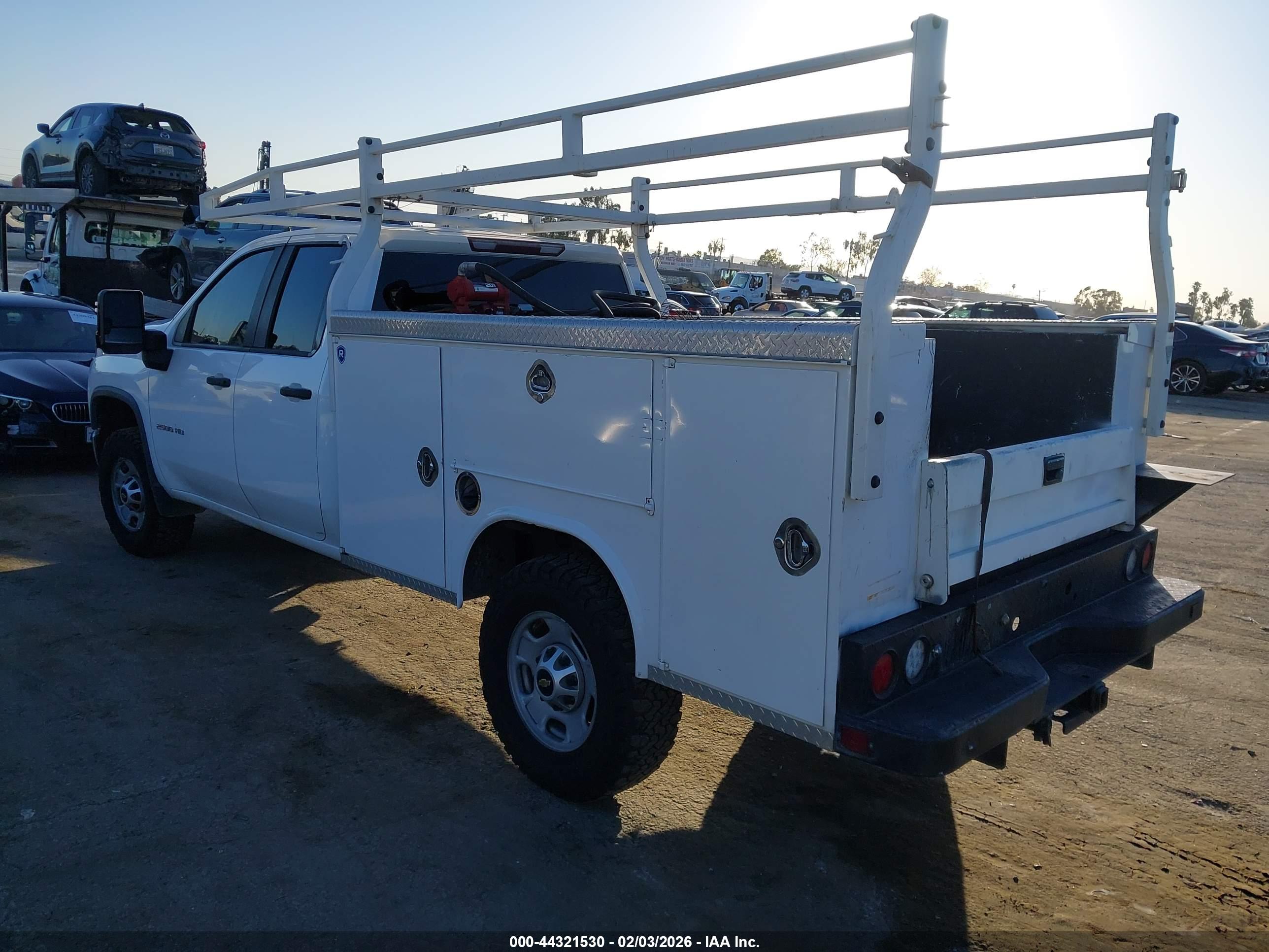 CHEVROLET SILVERADO image 3