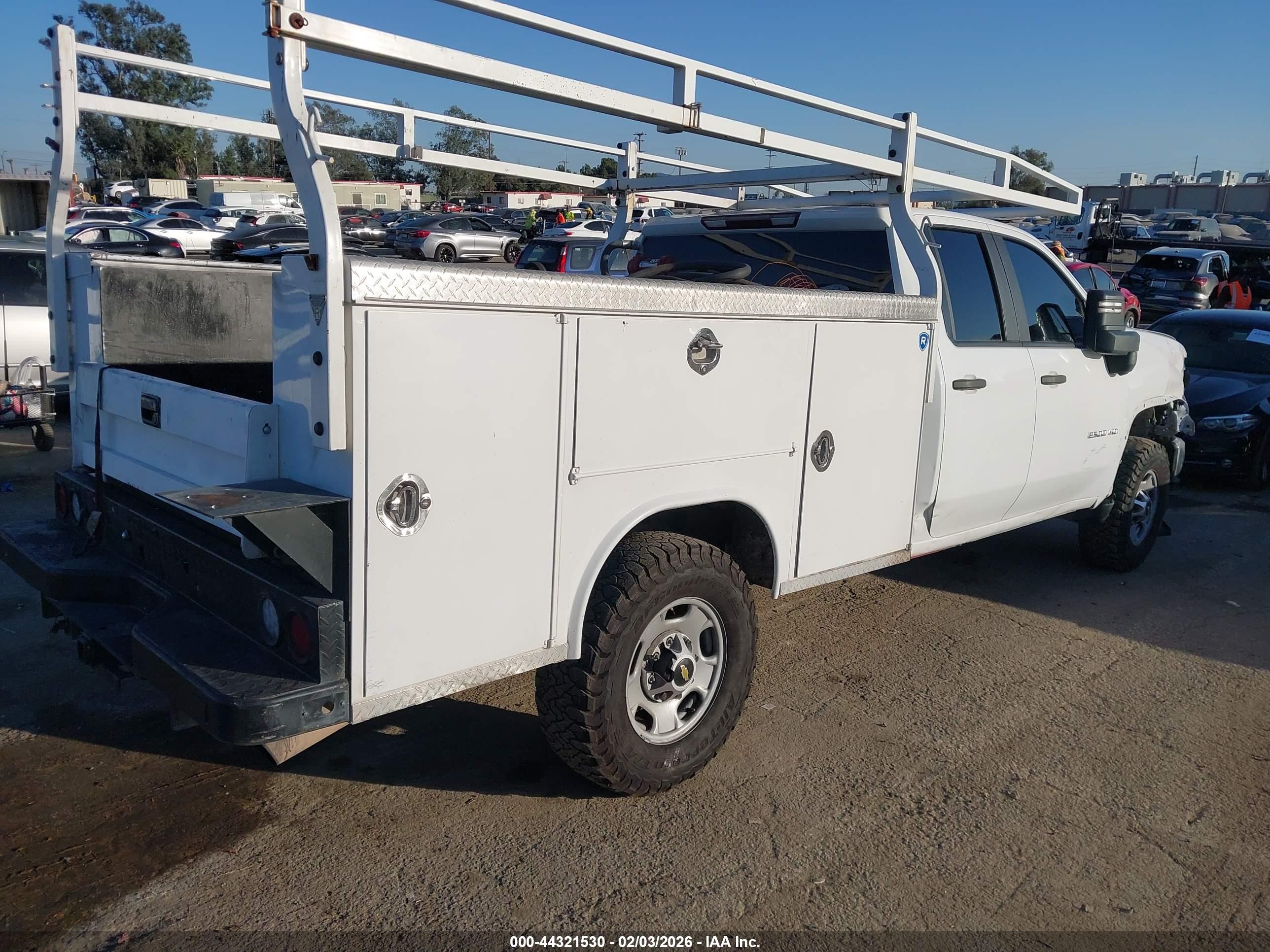 CHEVROLET SILVERADO image 4