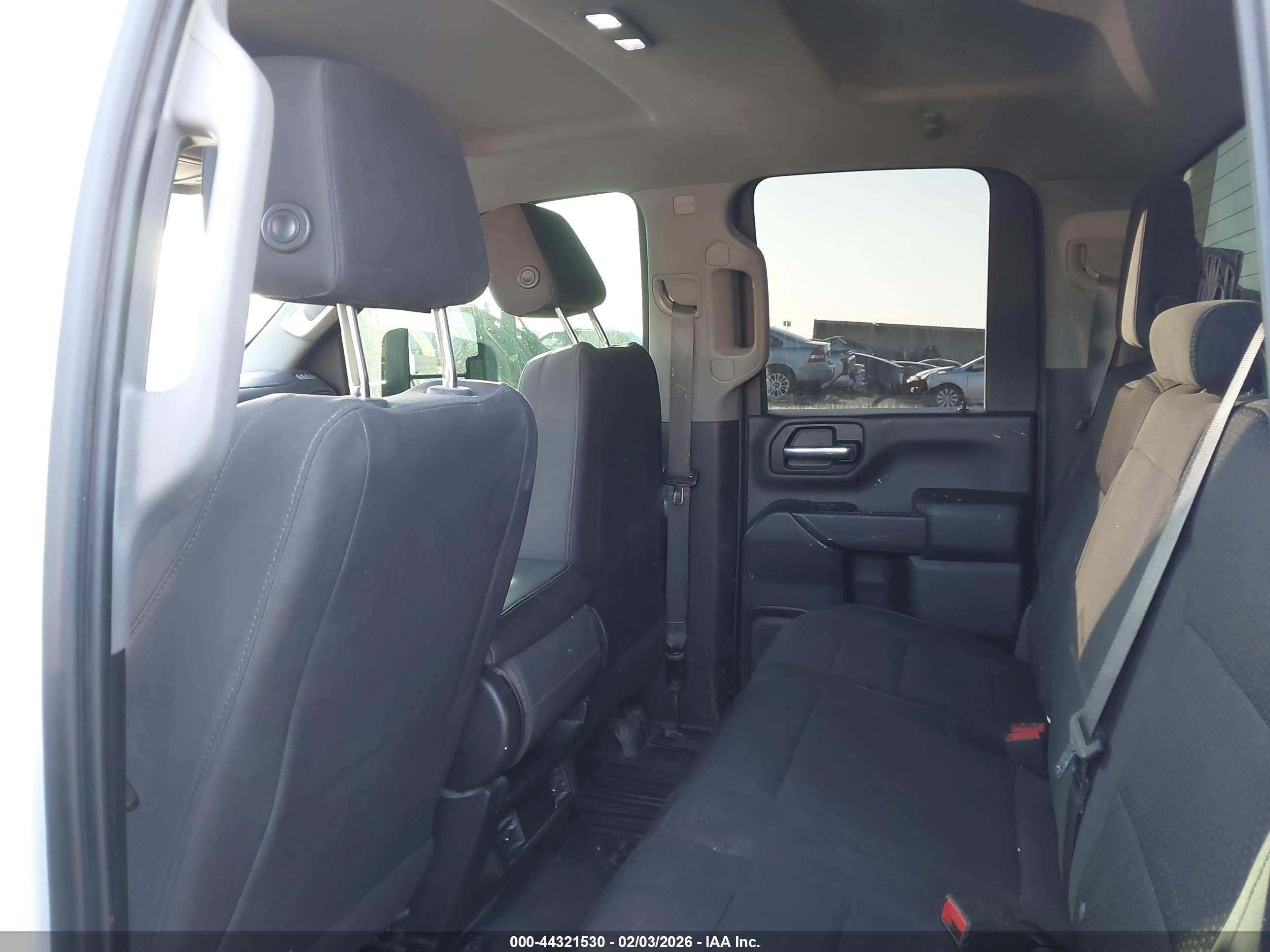 CHEVROLET SILVERADO image 7