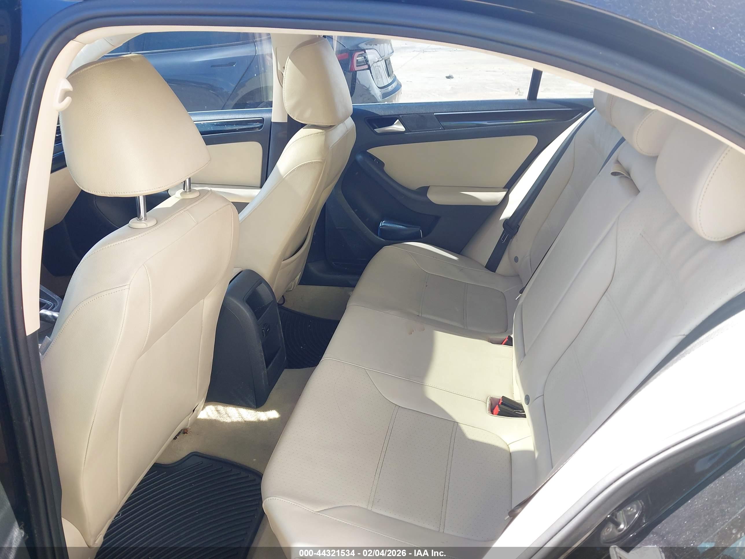 VOLKSWAGEN JETTA image 8