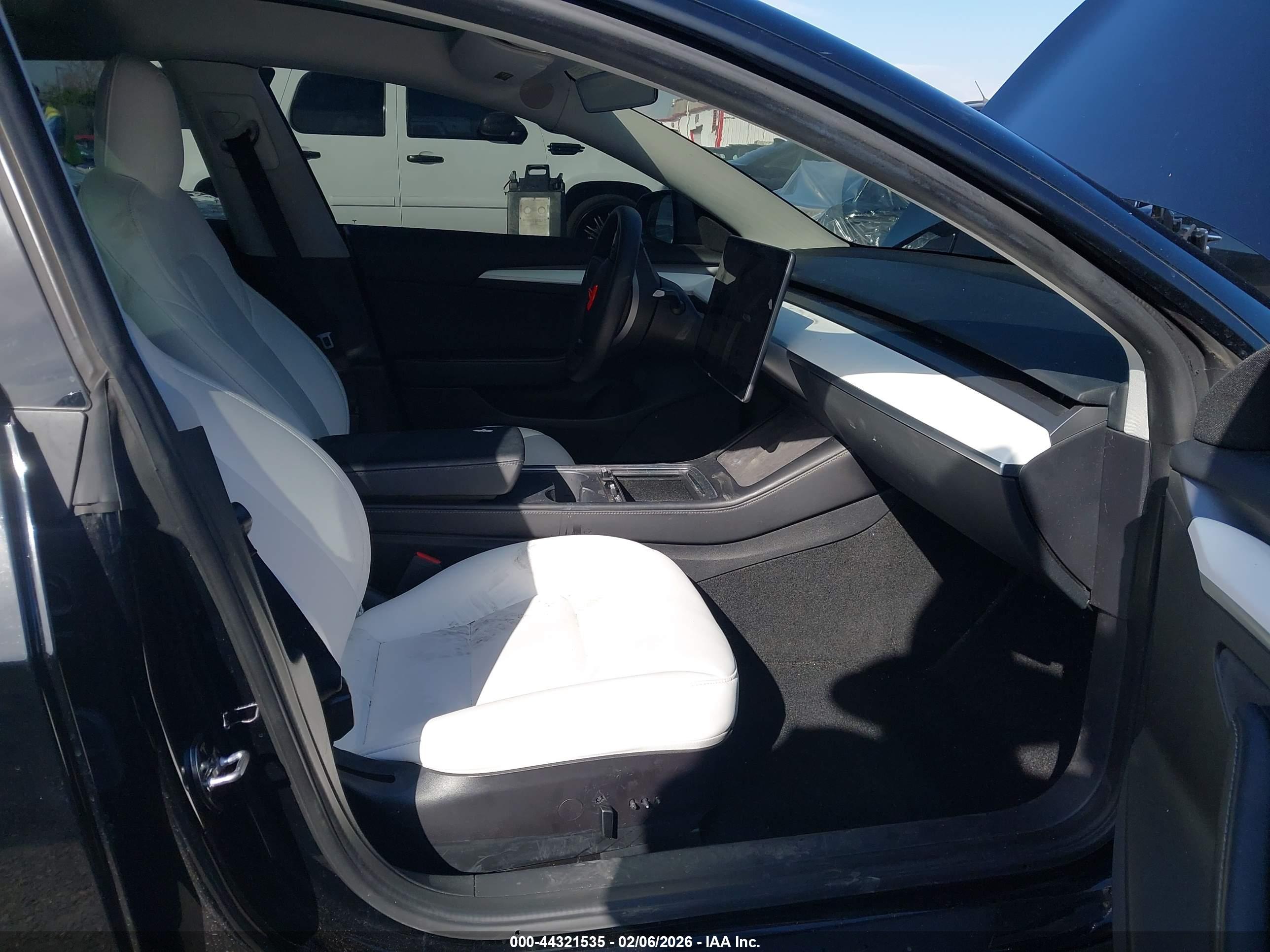 TESLA MODEL image 5