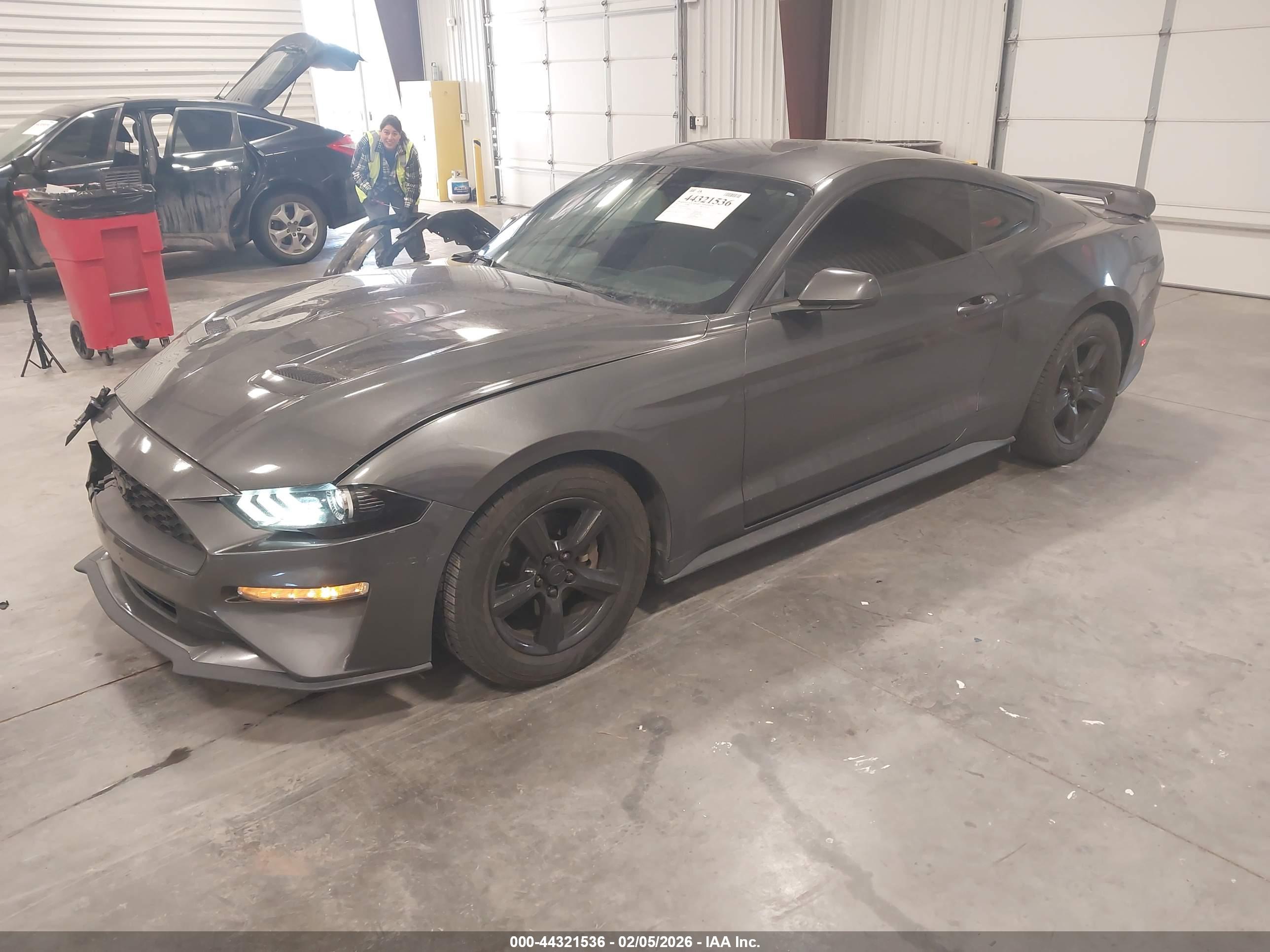 FORD MUSTANG image 2