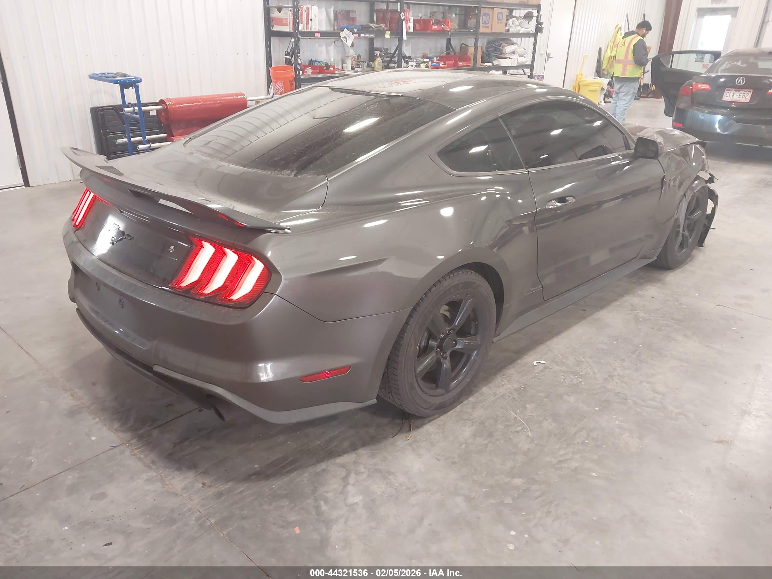 FORD MUSTANG image 4