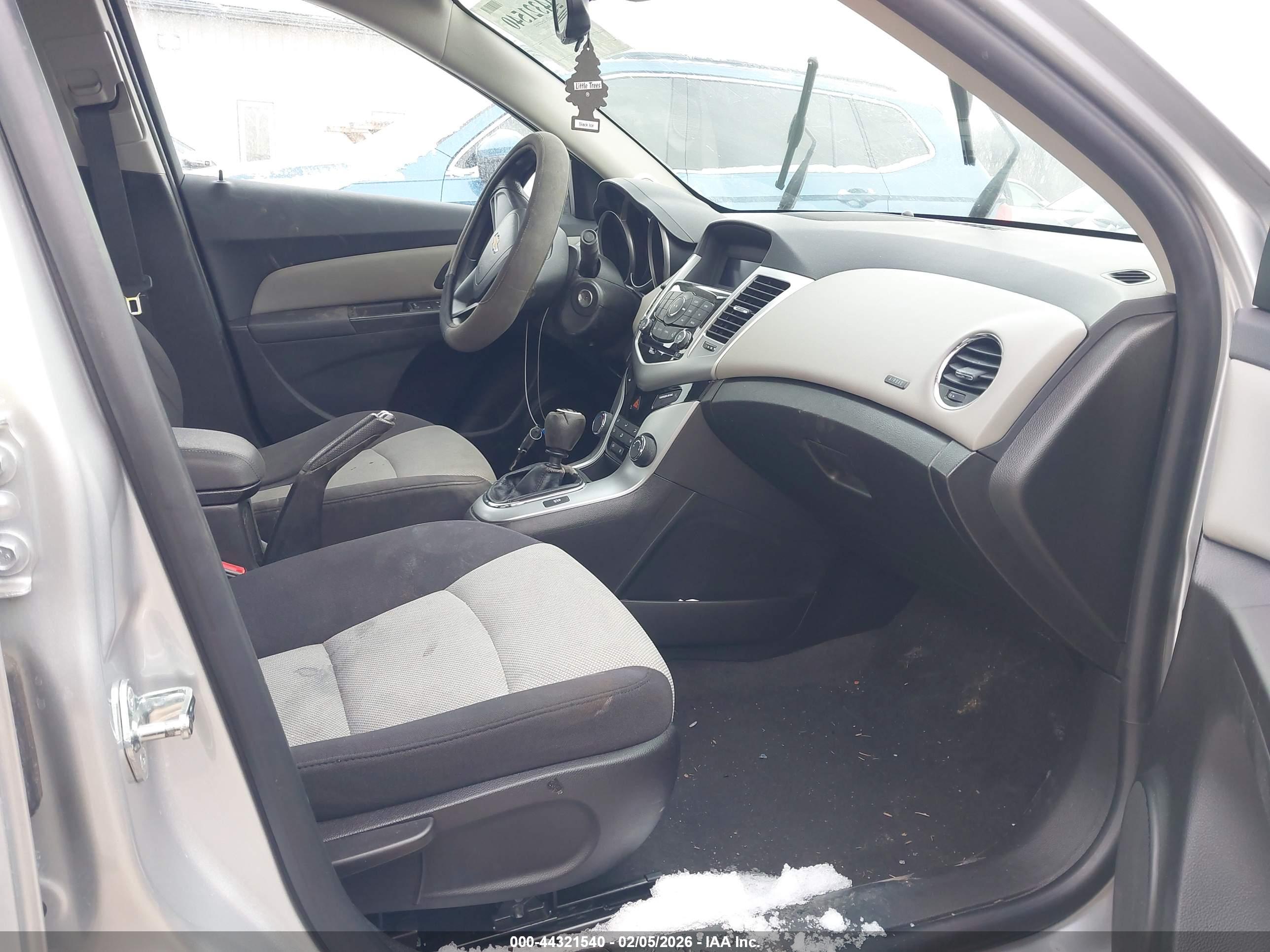 CHEVROLET CRUZE image 5