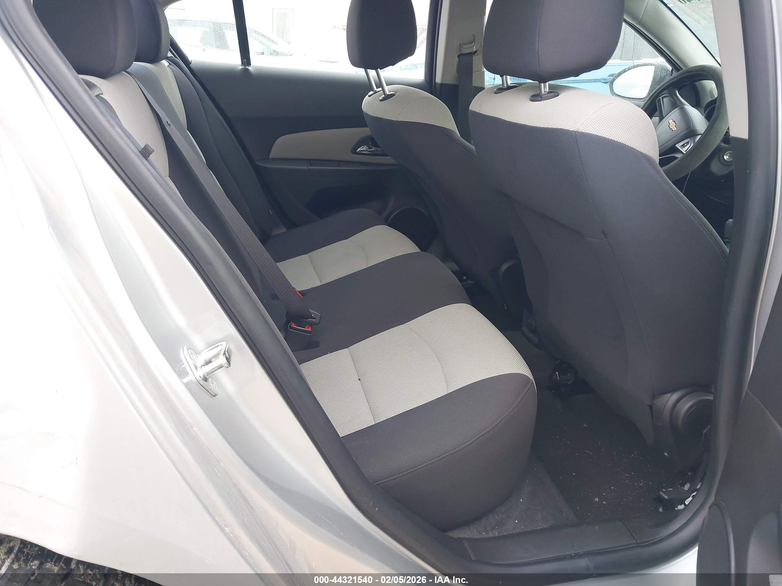 CHEVROLET CRUZE image 8
