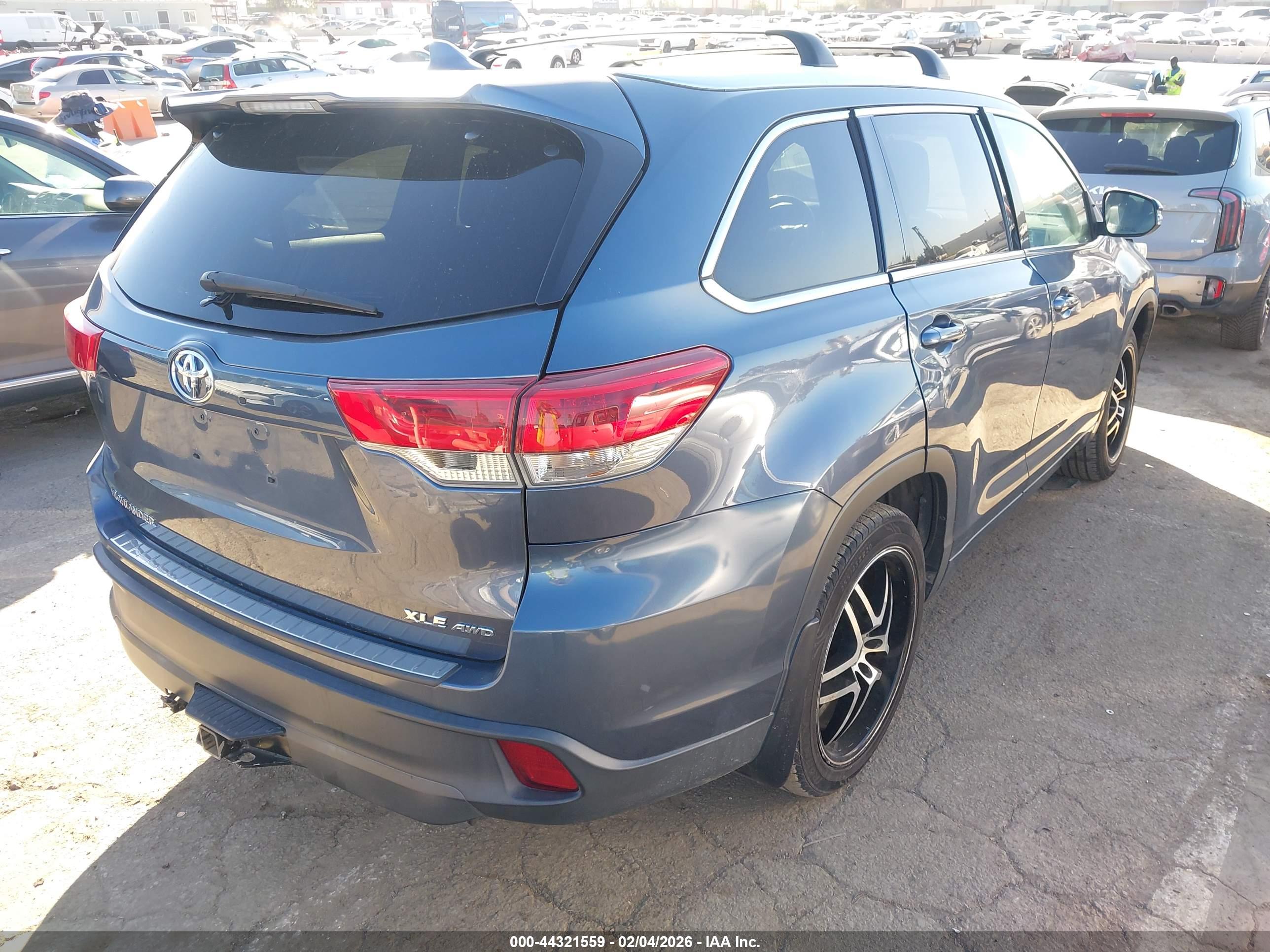 TOYOTA HIGHLANDER image 4