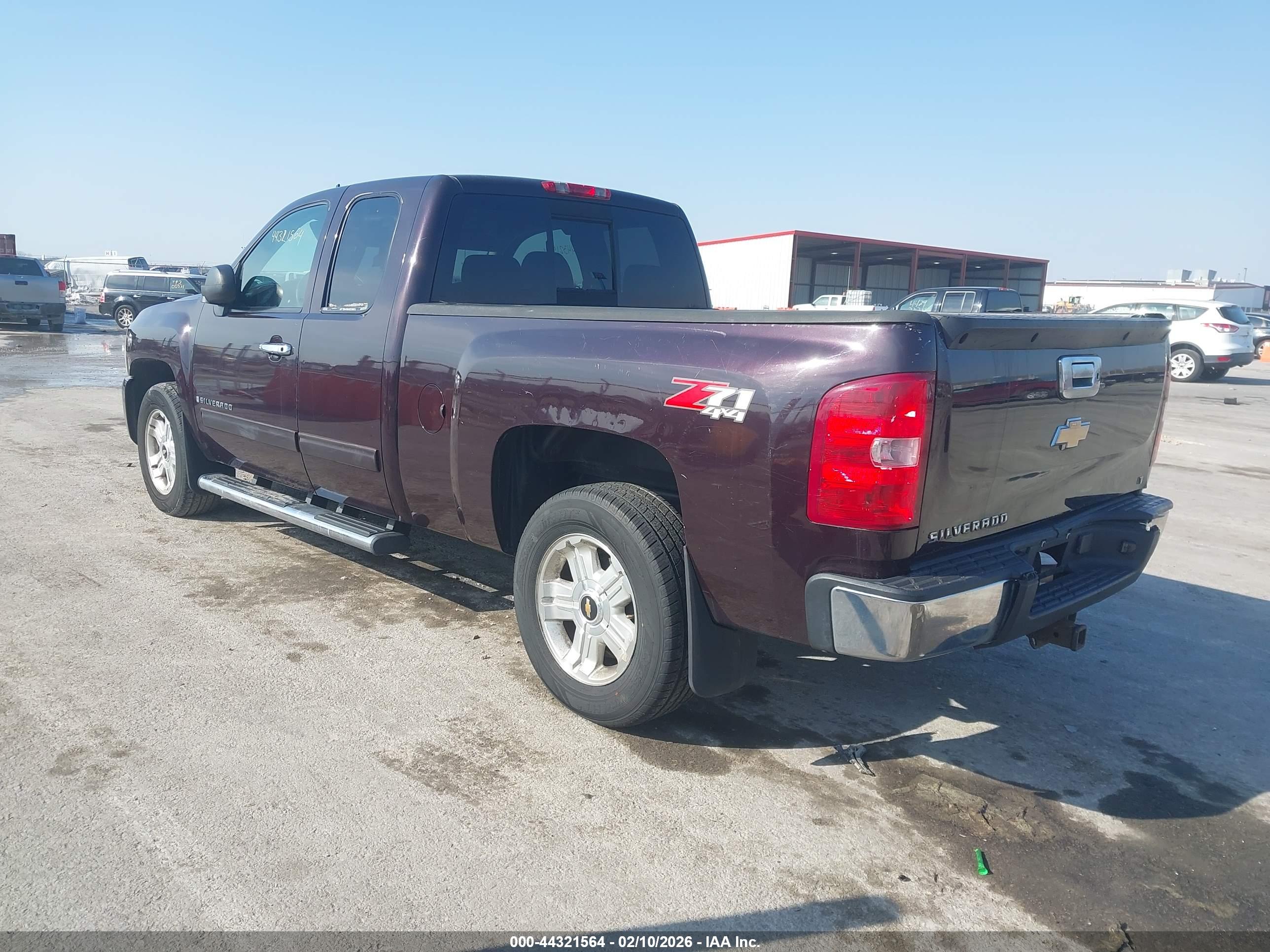 CHEVROLET SILVERADO image 3