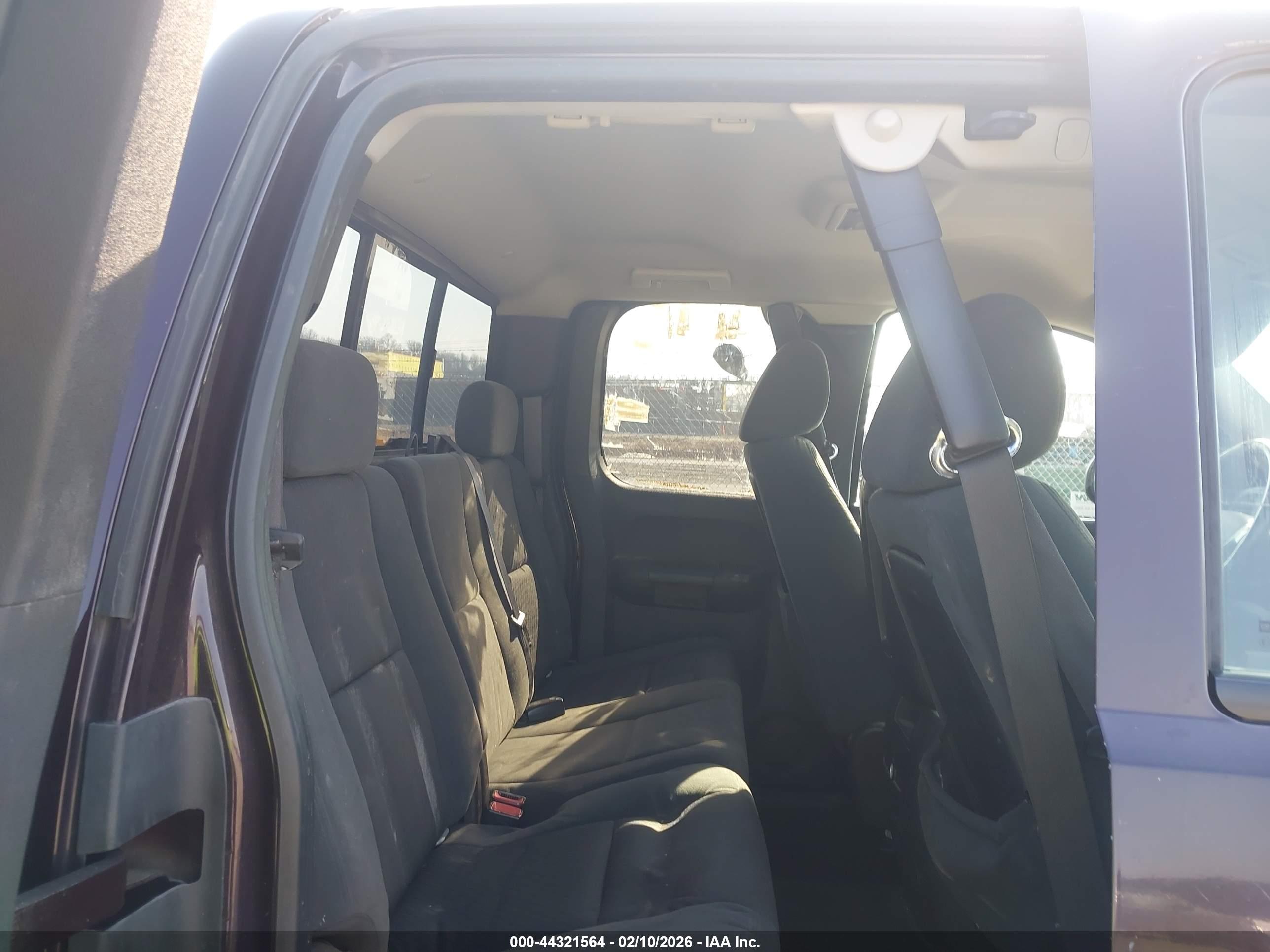 CHEVROLET SILVERADO image 8