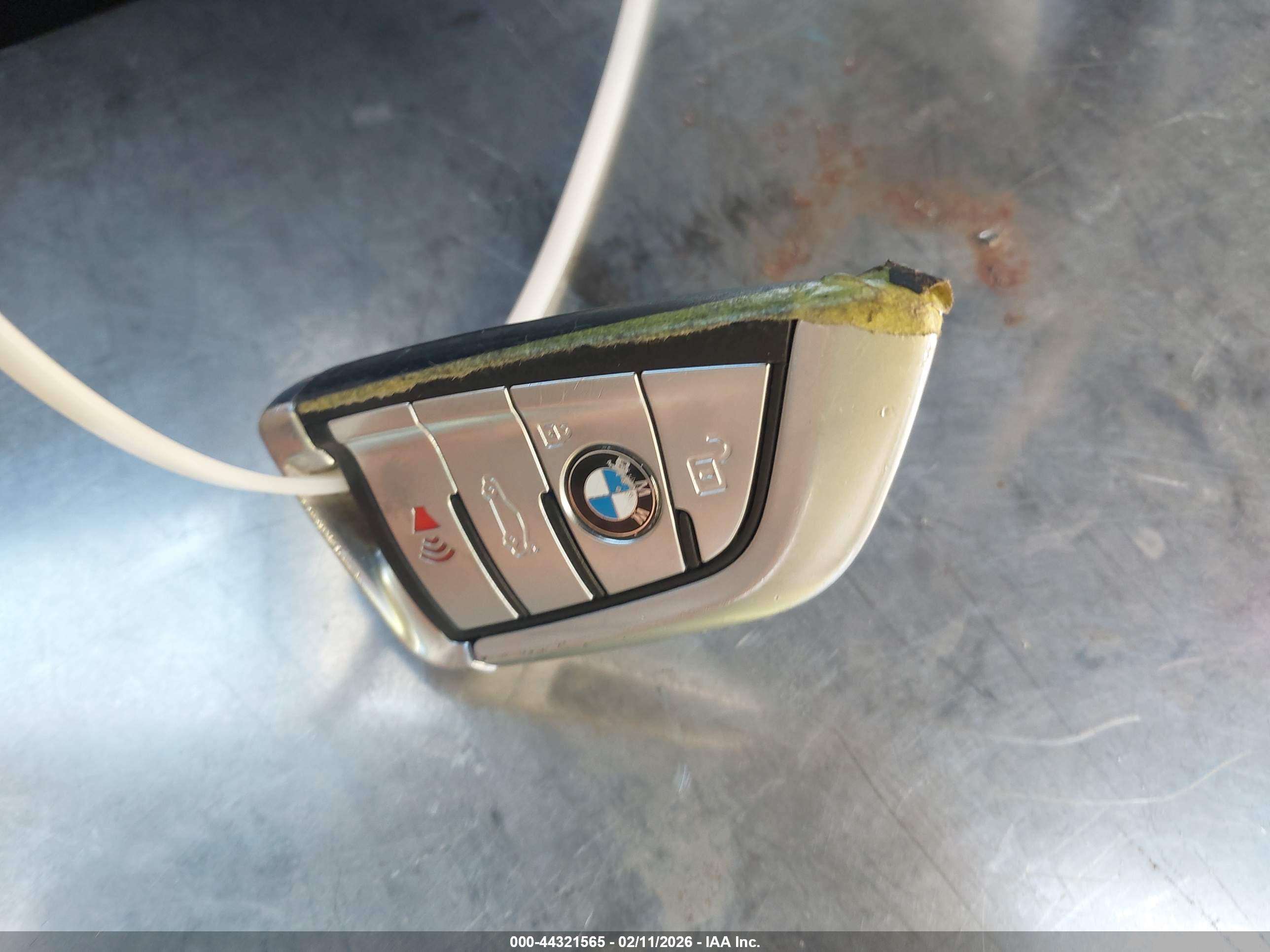 BMW 530E image 11