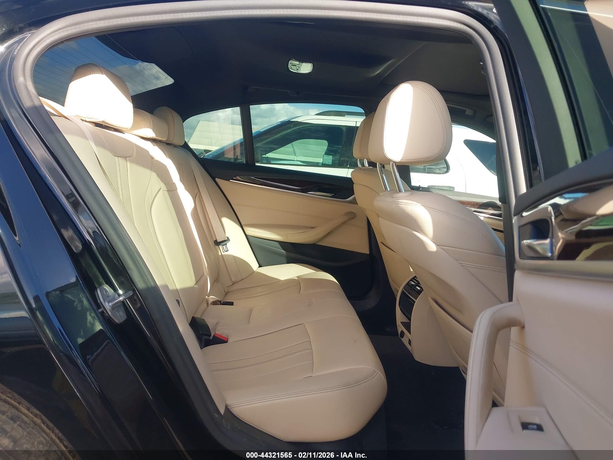 BMW 530E image 8