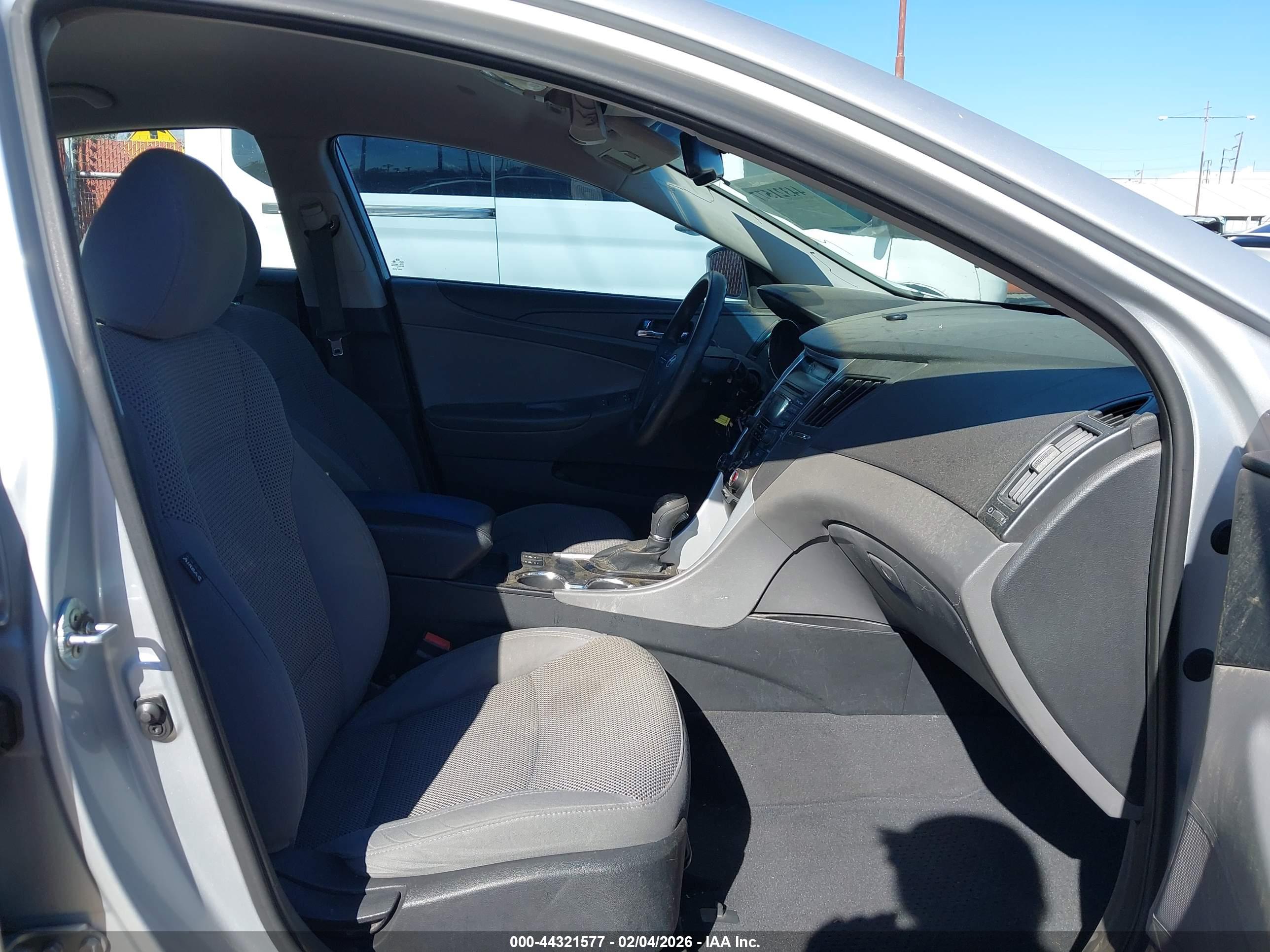 HYUNDAI SONATA image 5