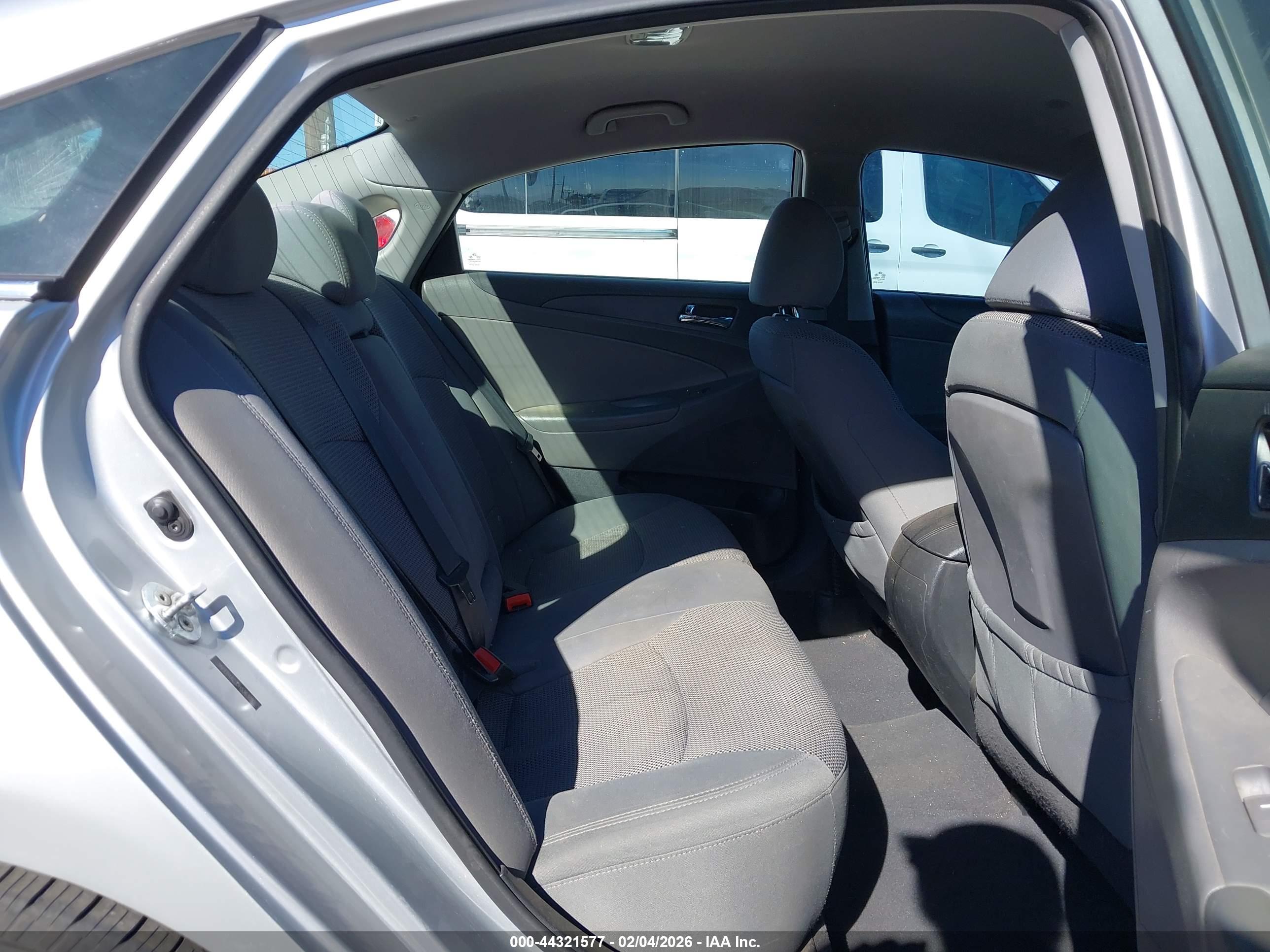 HYUNDAI SONATA image 8