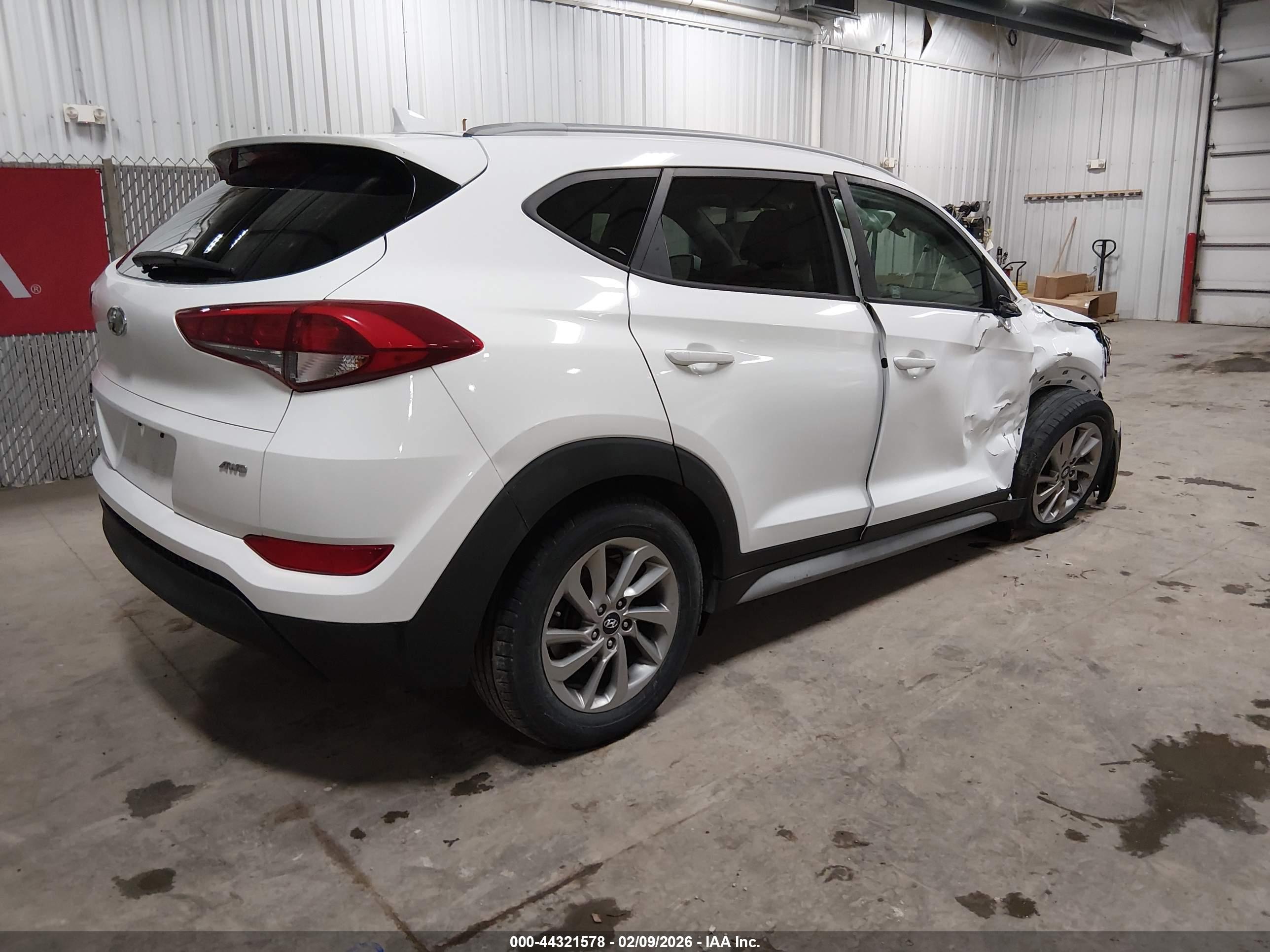 HYUNDAI TUCSON image 4