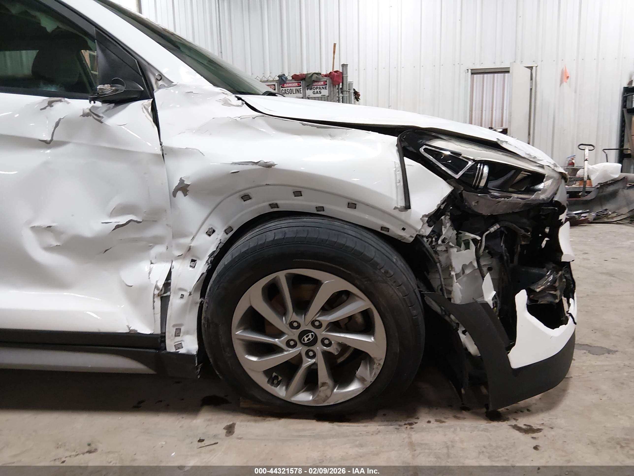 HYUNDAI TUCSON image 6