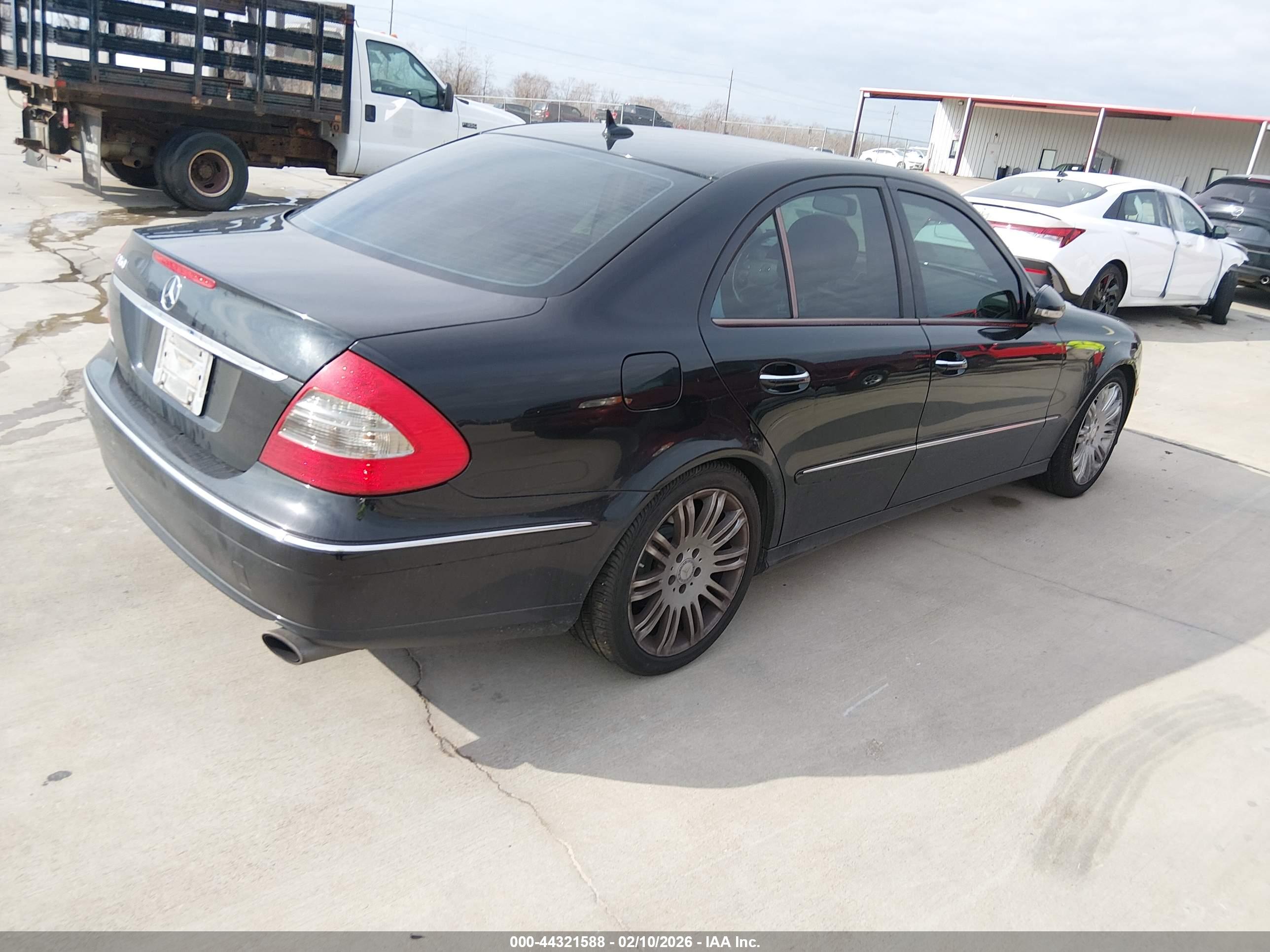 MERCEDES-BENZ E image 4