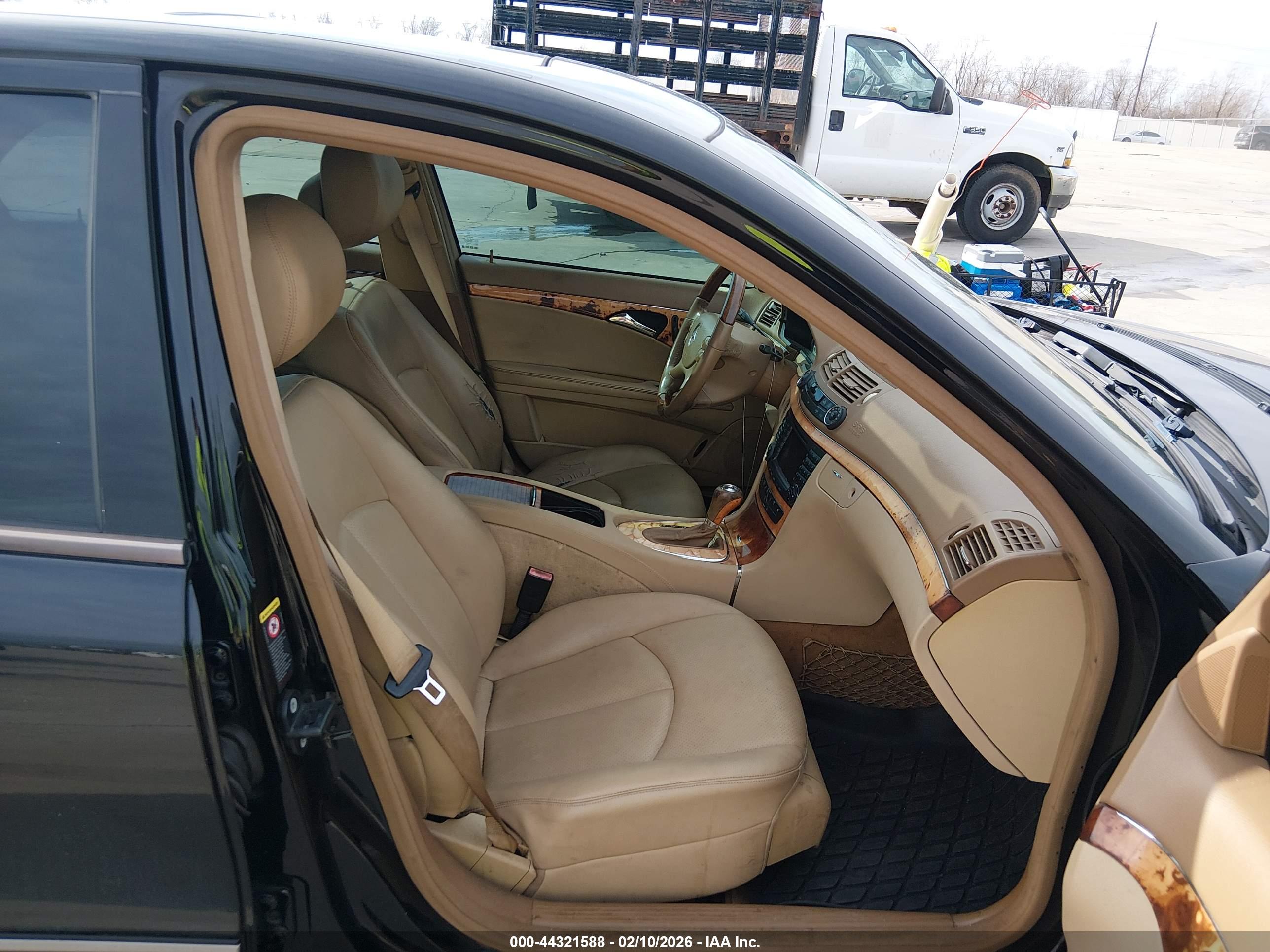 MERCEDES-BENZ E image 5