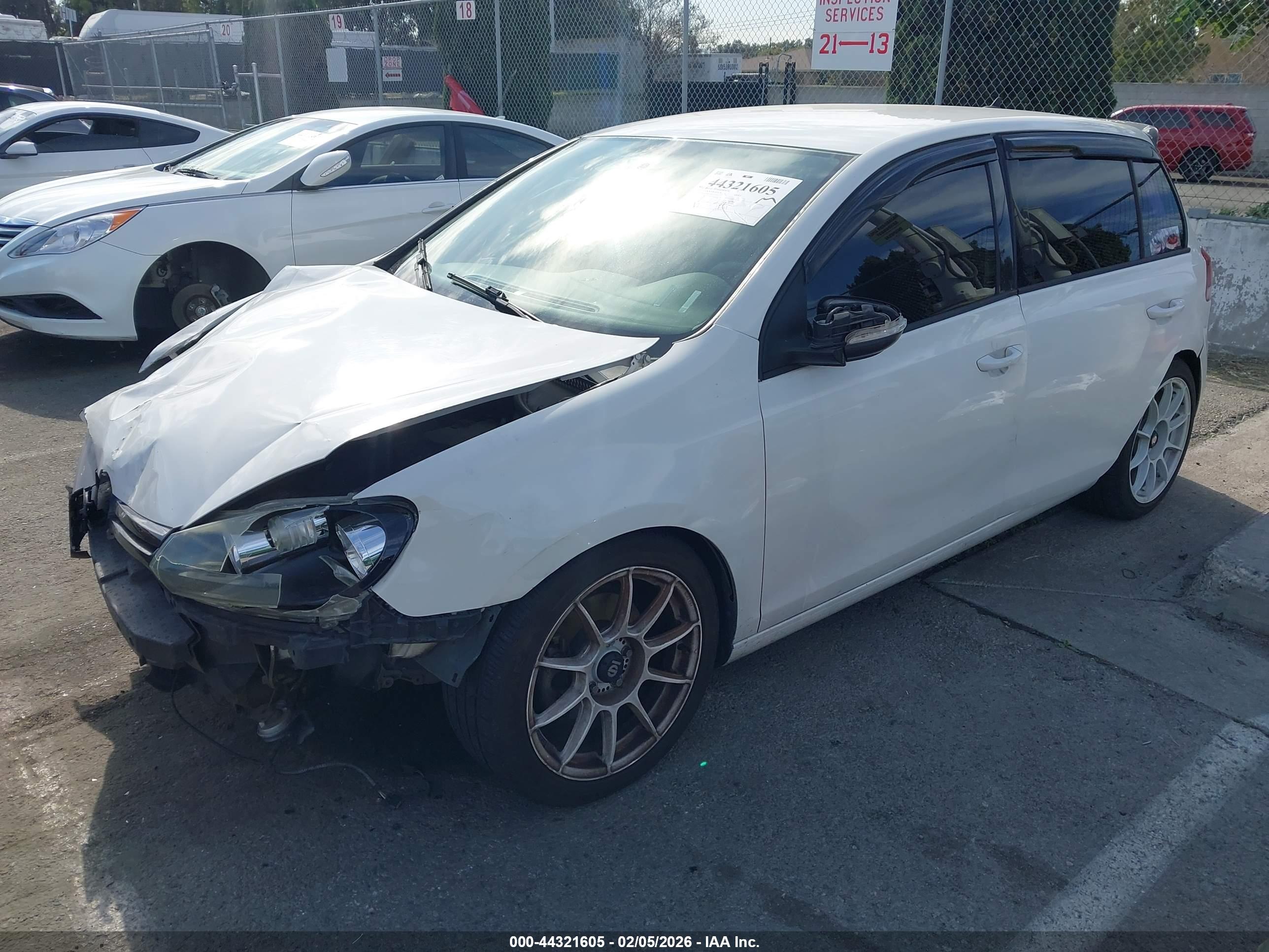 VOLKSWAGEN GOLF image 2