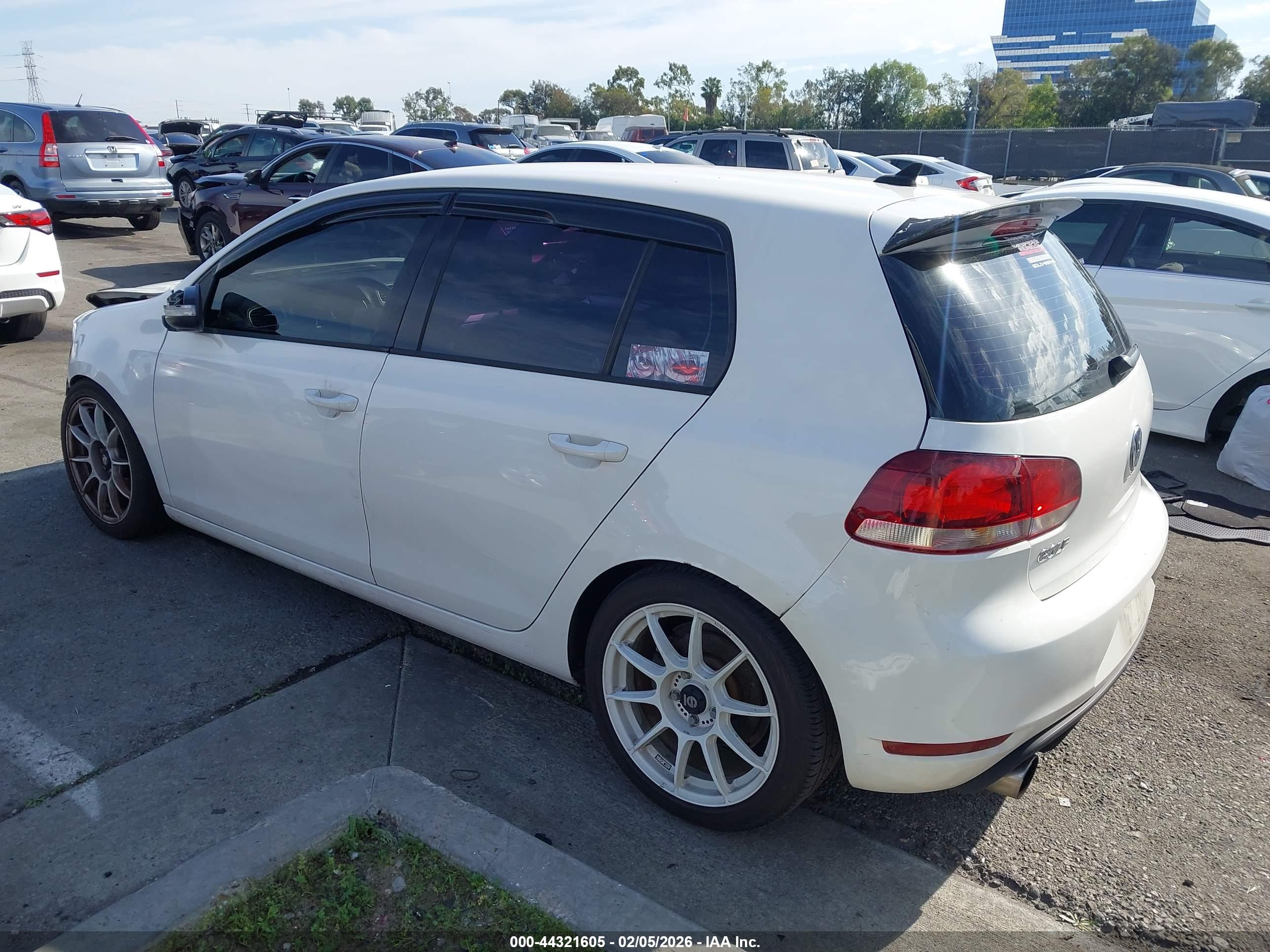 VOLKSWAGEN GOLF image 3