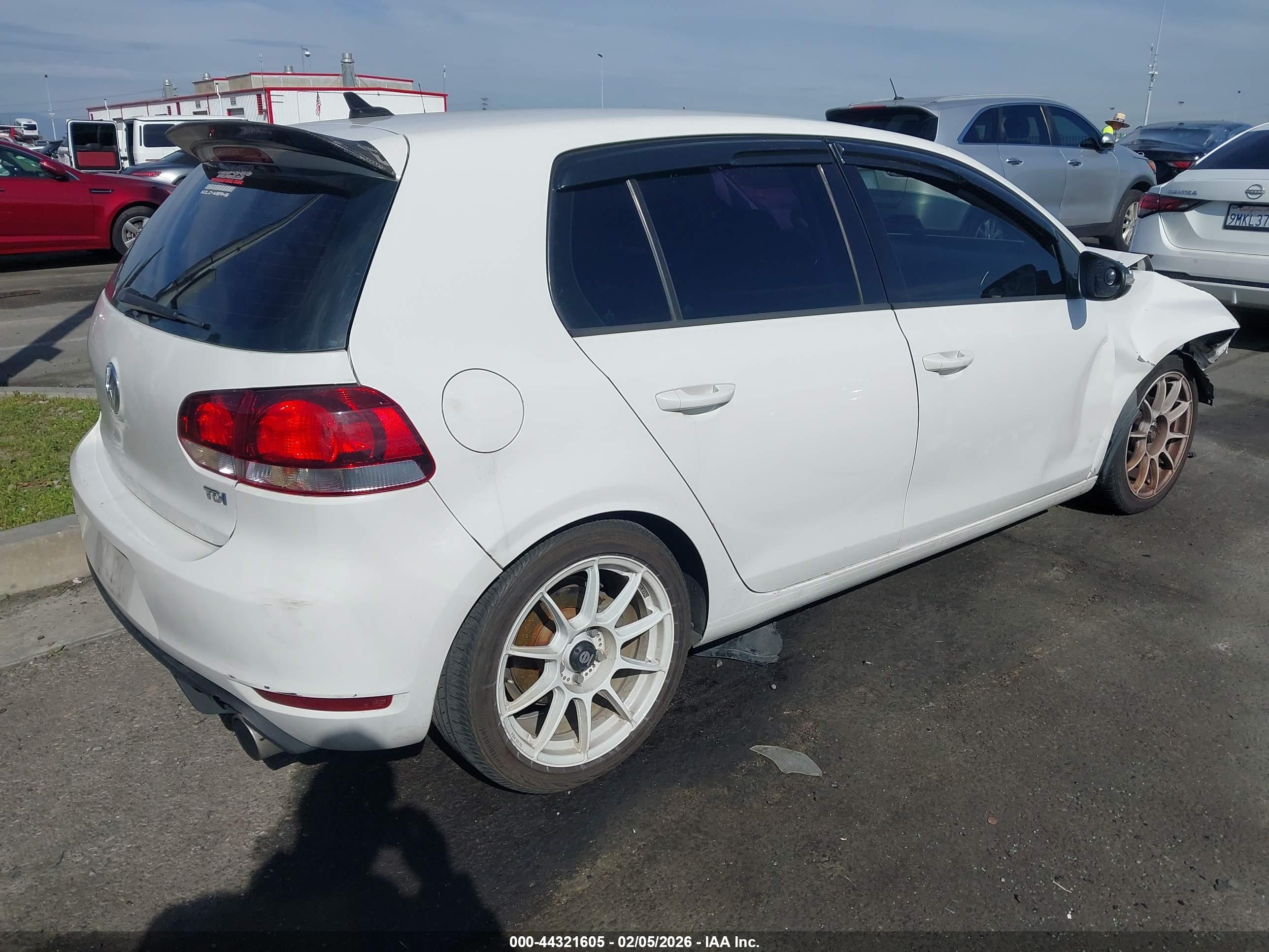 VOLKSWAGEN GOLF image 4
