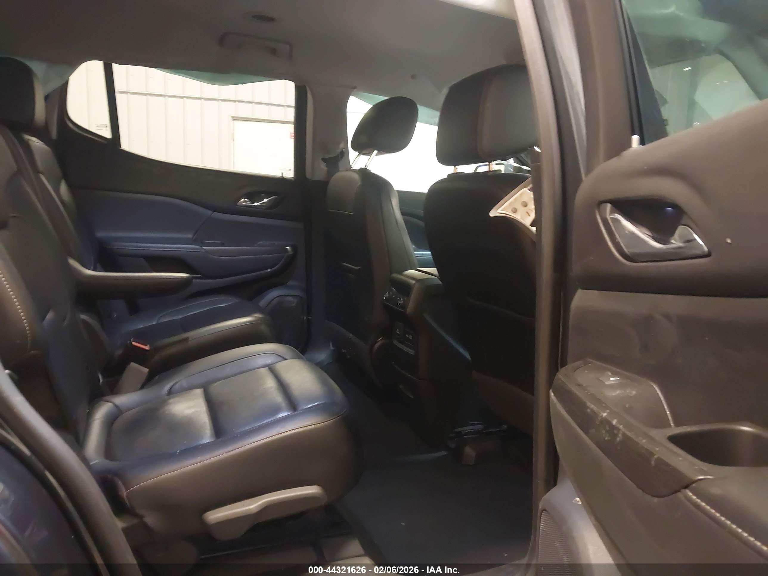 GMC ACADIA image 8