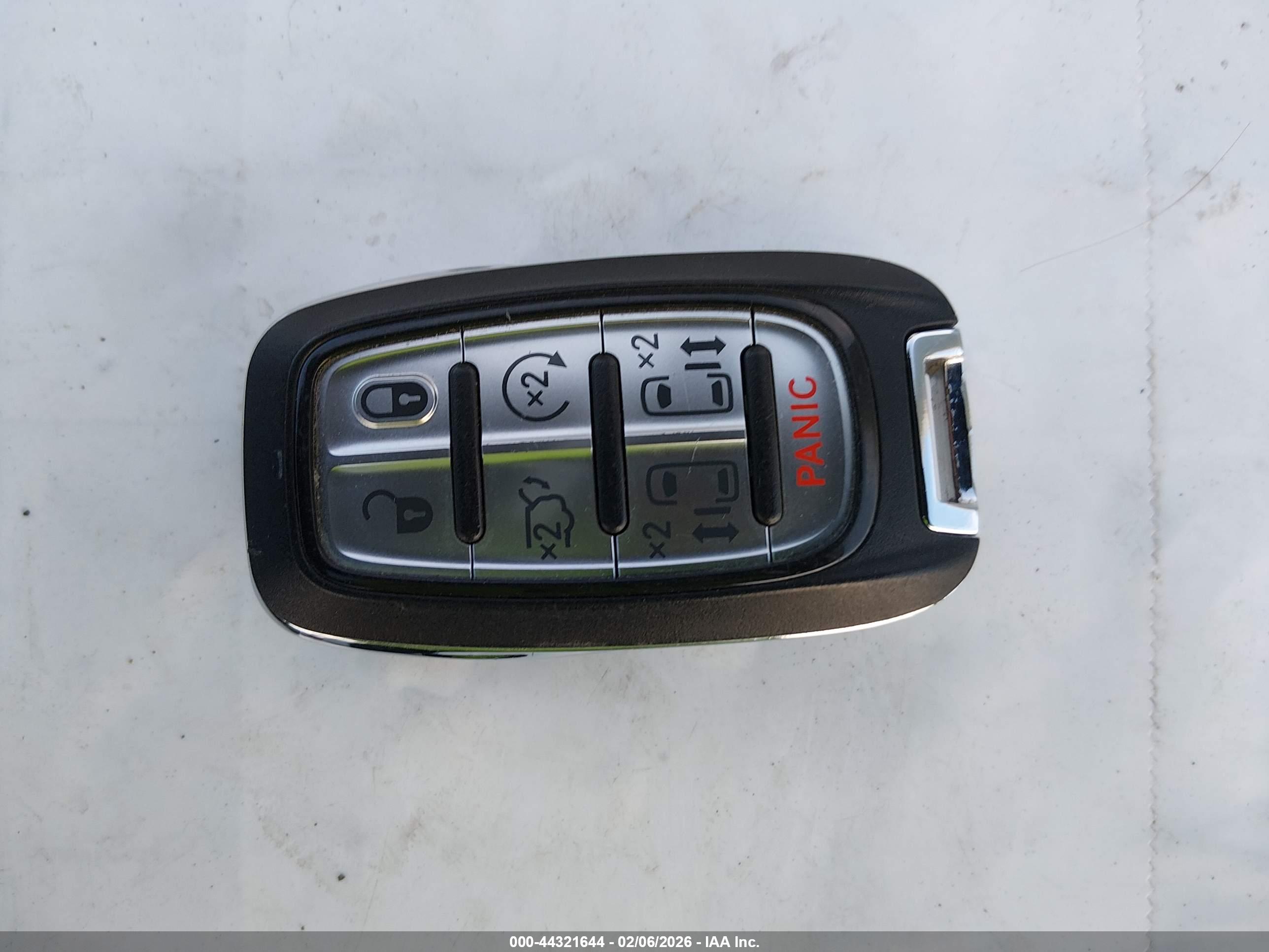 CHRYSLER PACIFICA image 11