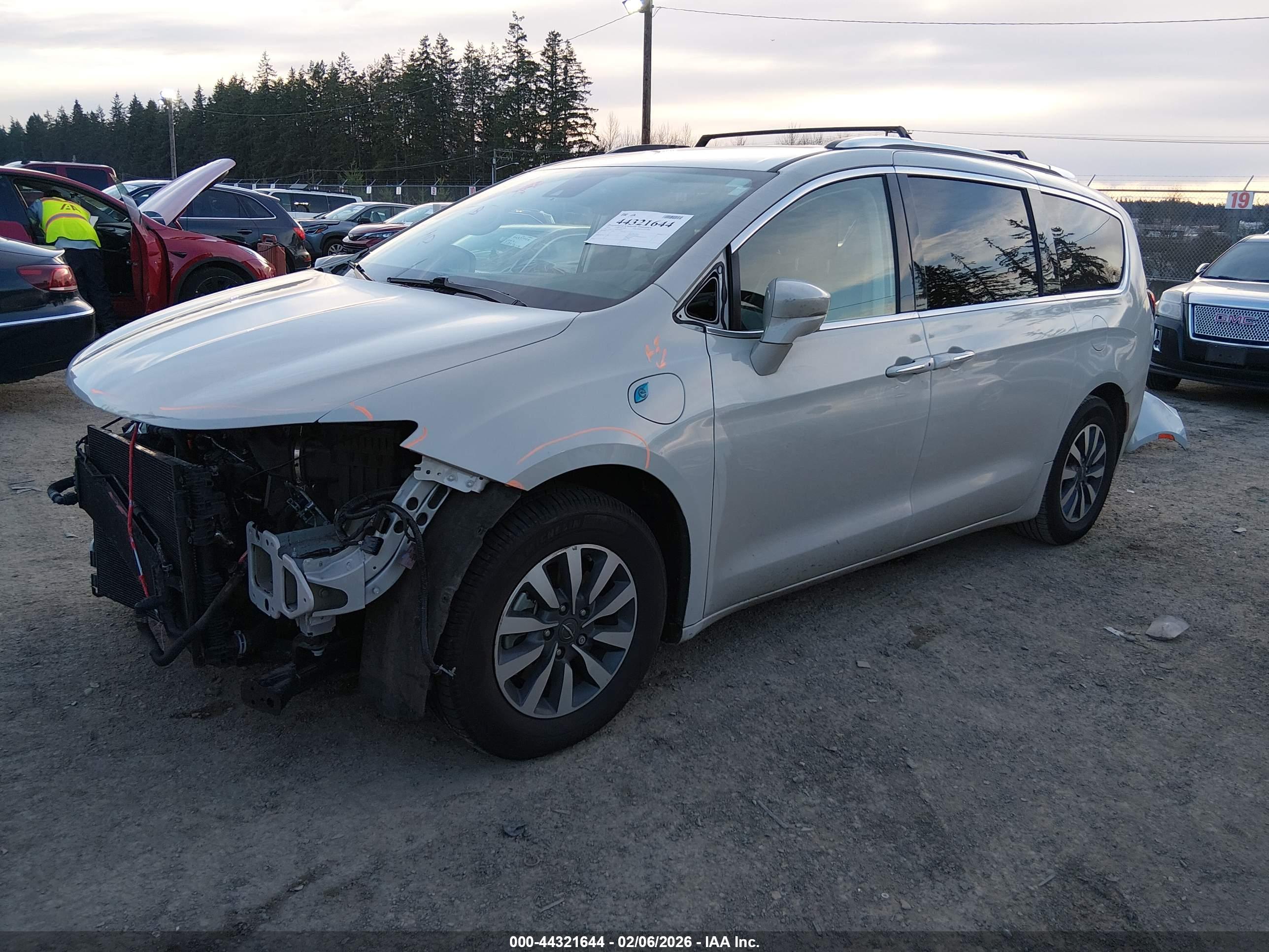 CHRYSLER PACIFICA image 2