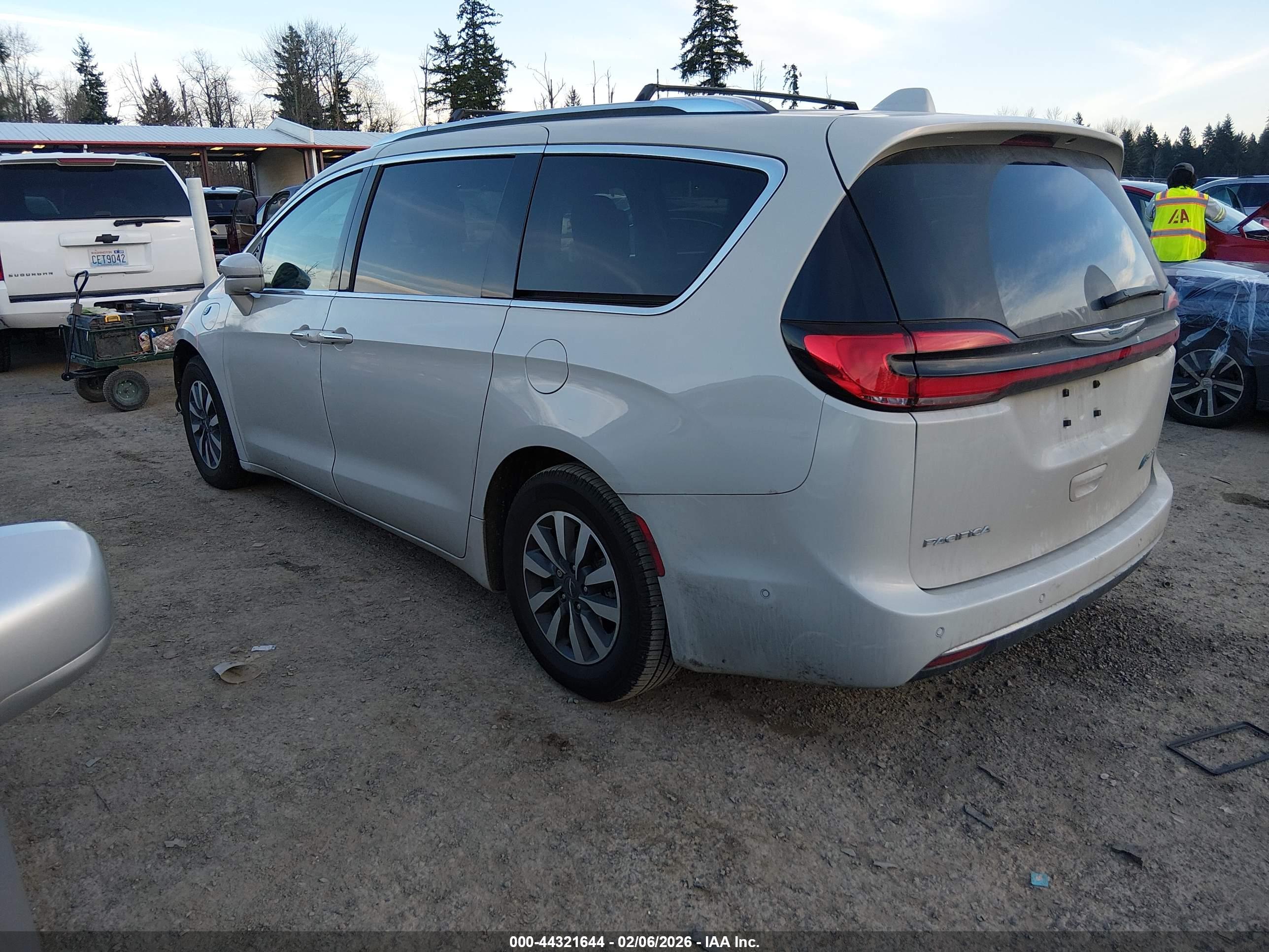 CHRYSLER PACIFICA image 3