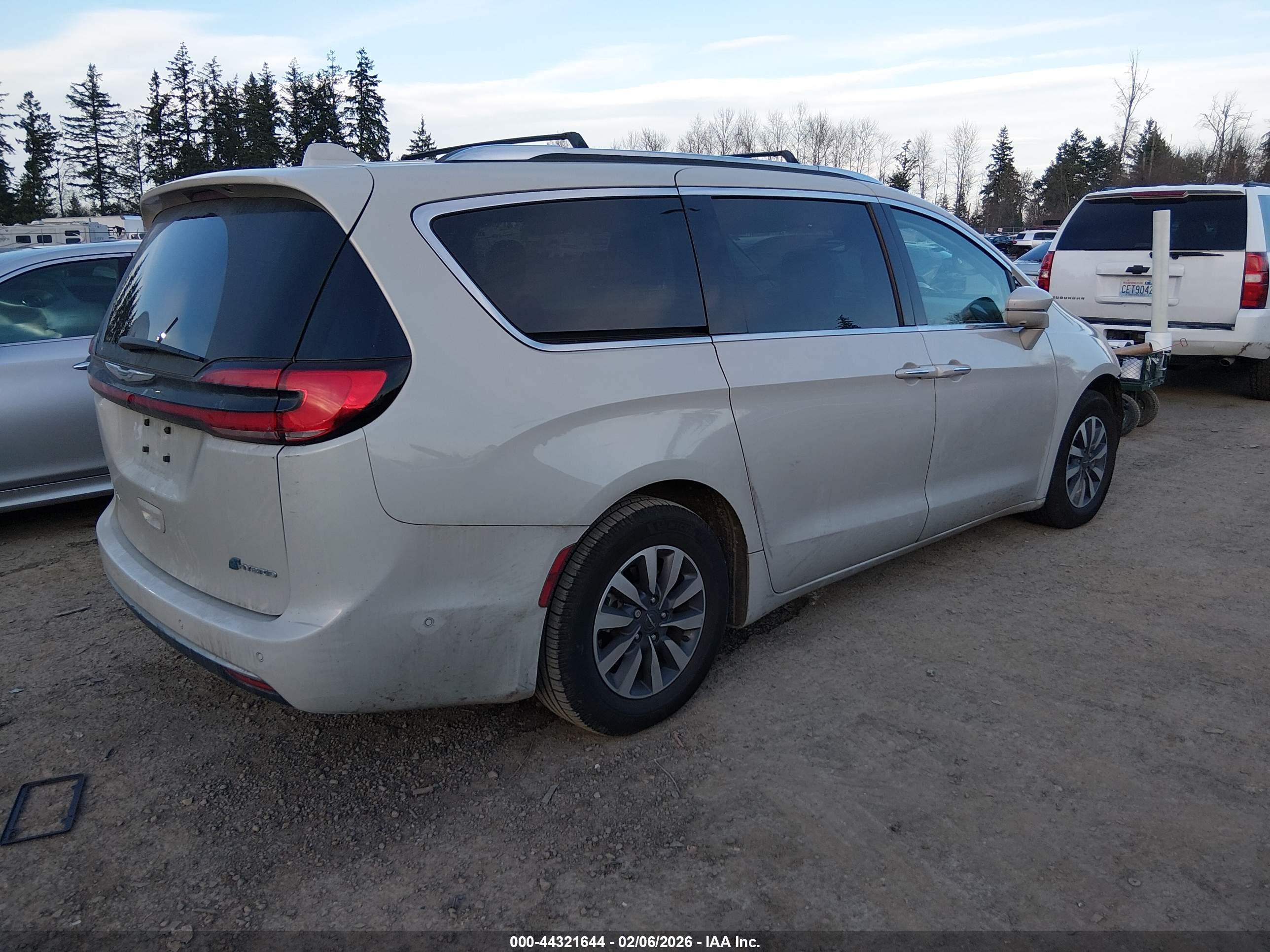CHRYSLER PACIFICA image 4