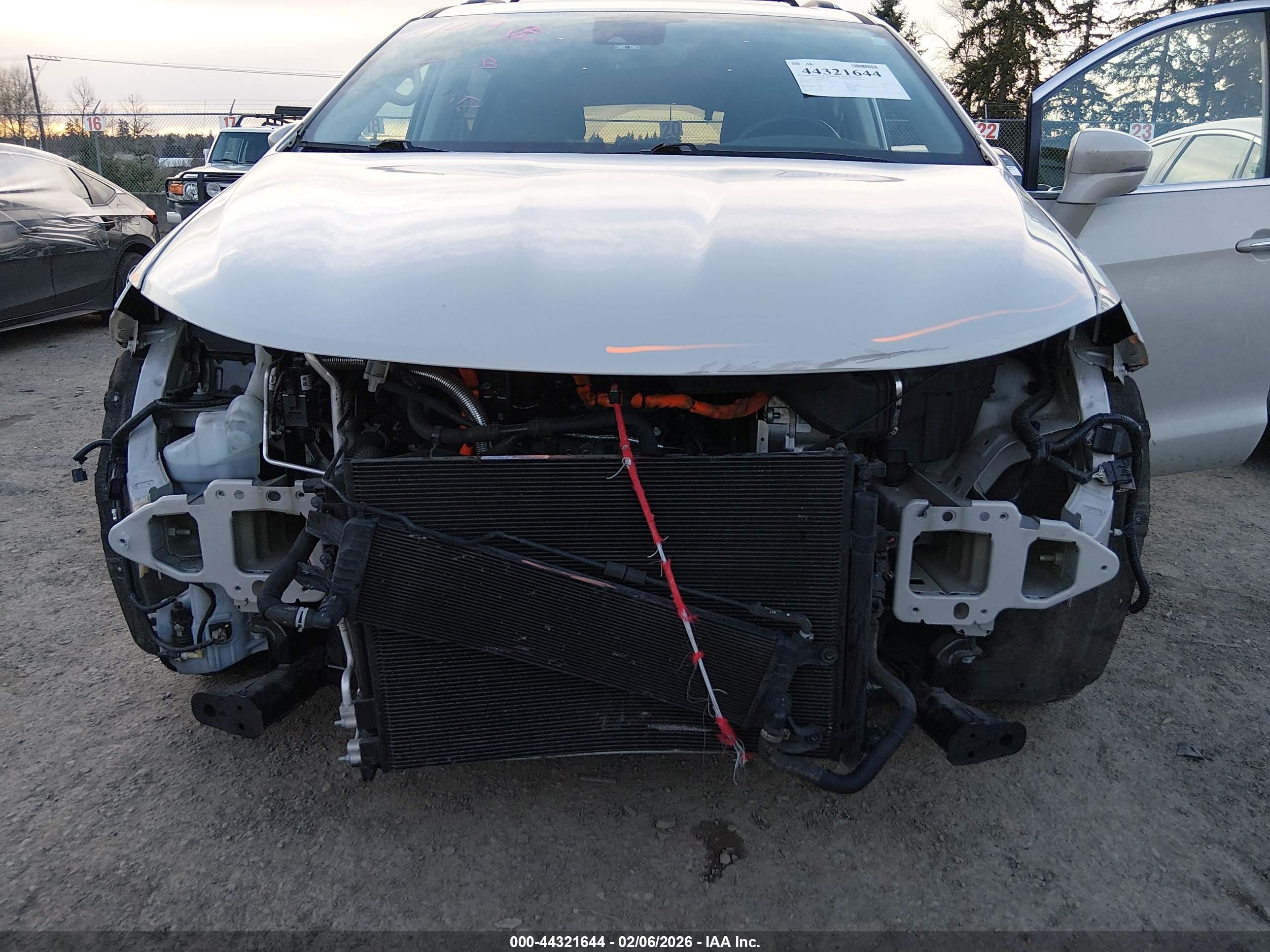 CHRYSLER PACIFICA image 6