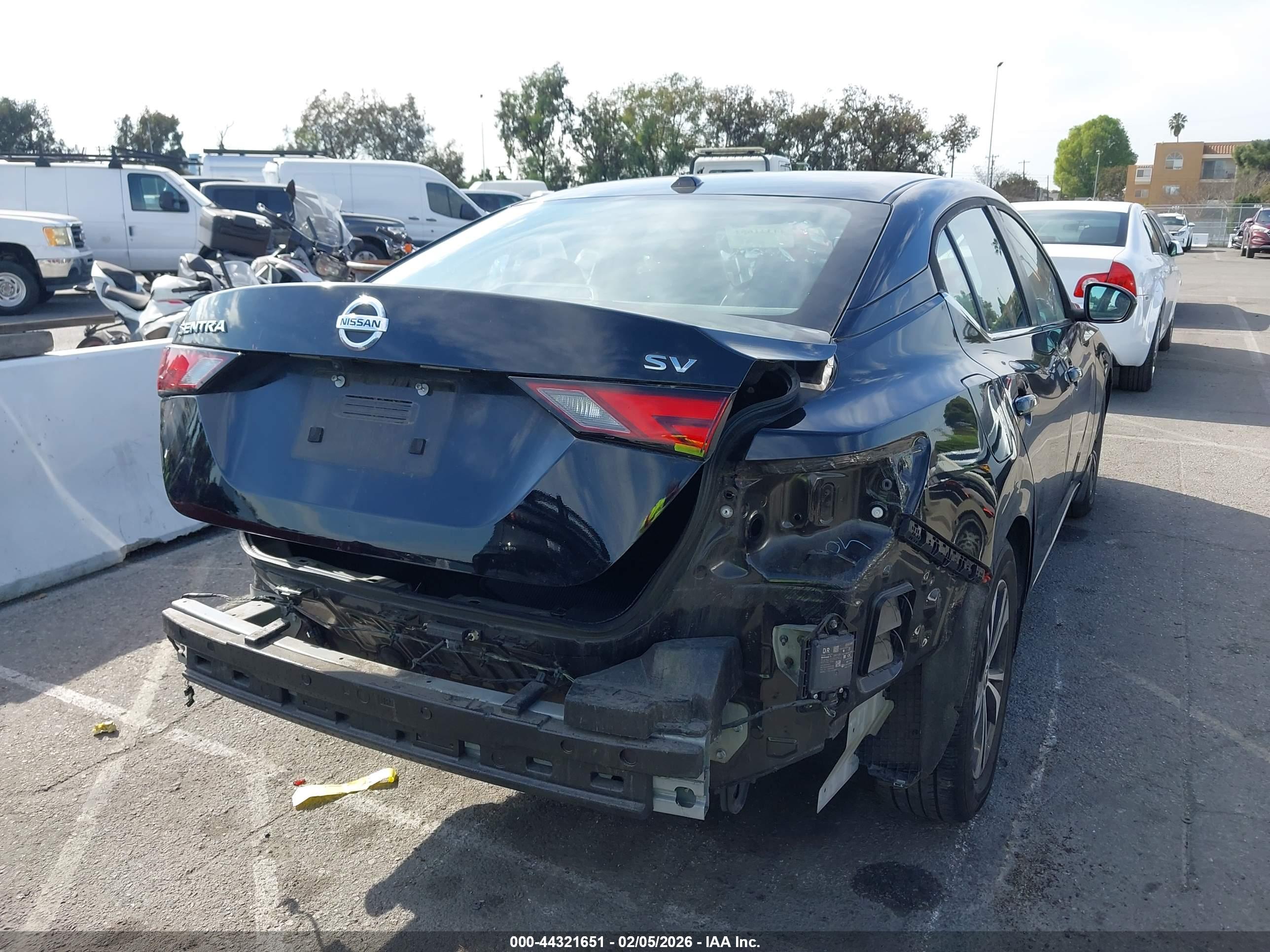 NISSAN SENTRA image 4