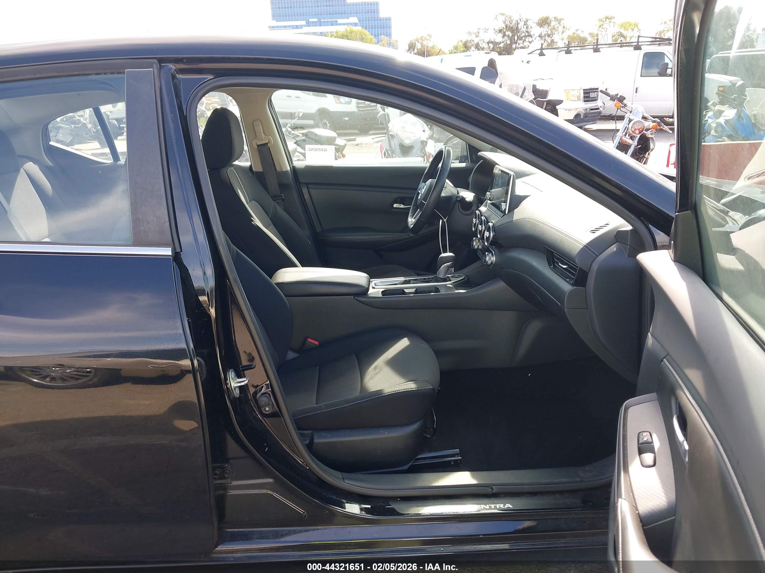 NISSAN SENTRA image 5
