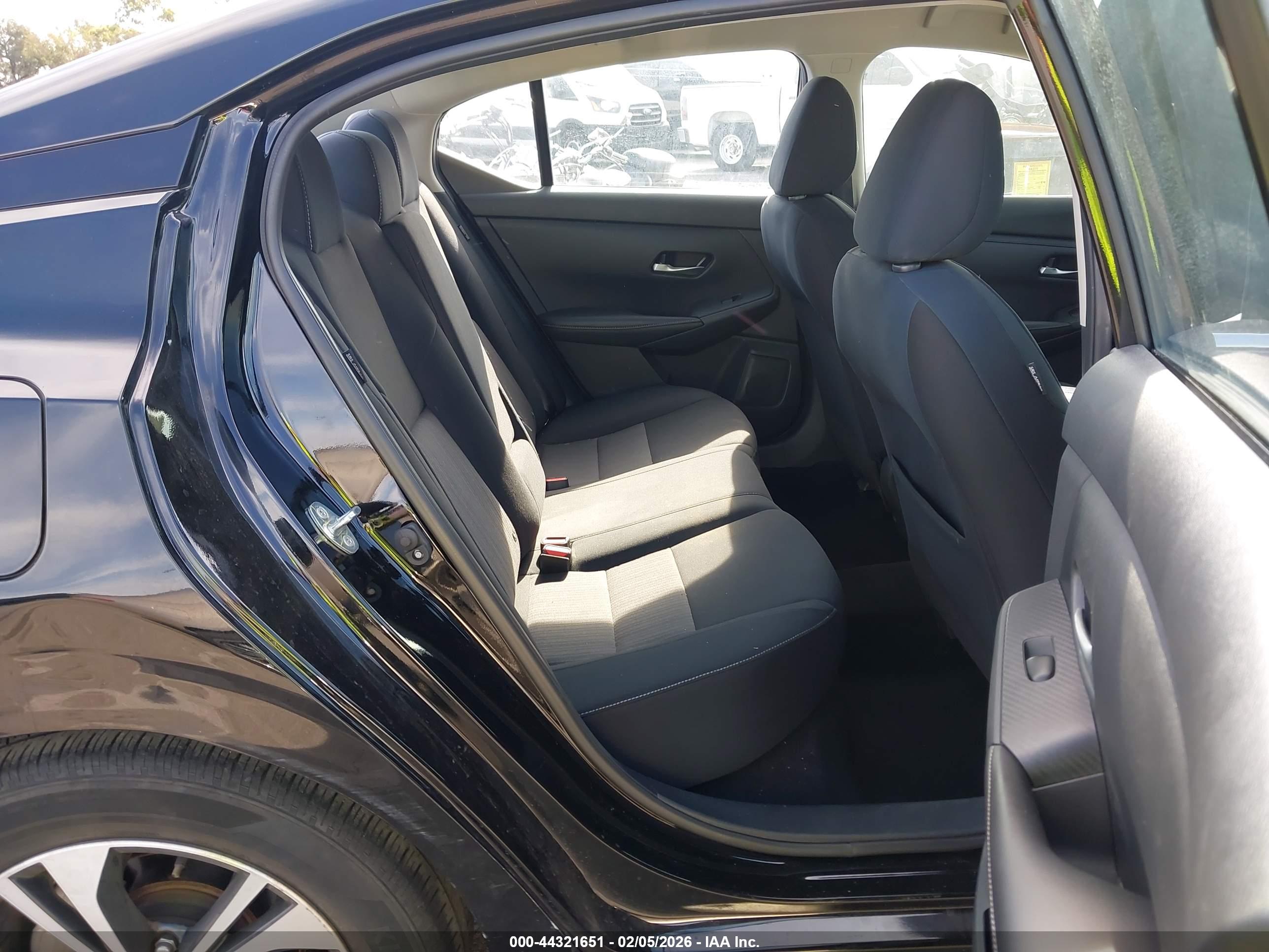 NISSAN SENTRA image 8
