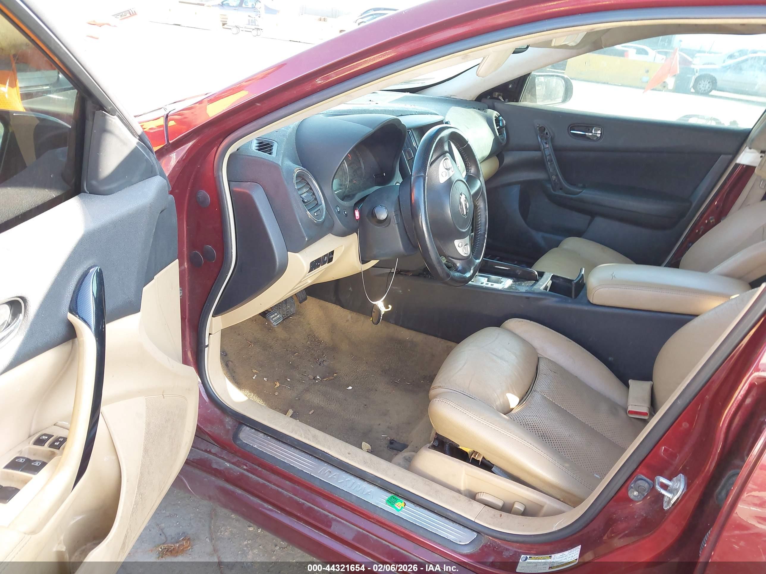 NISSAN MAXIMA image 5