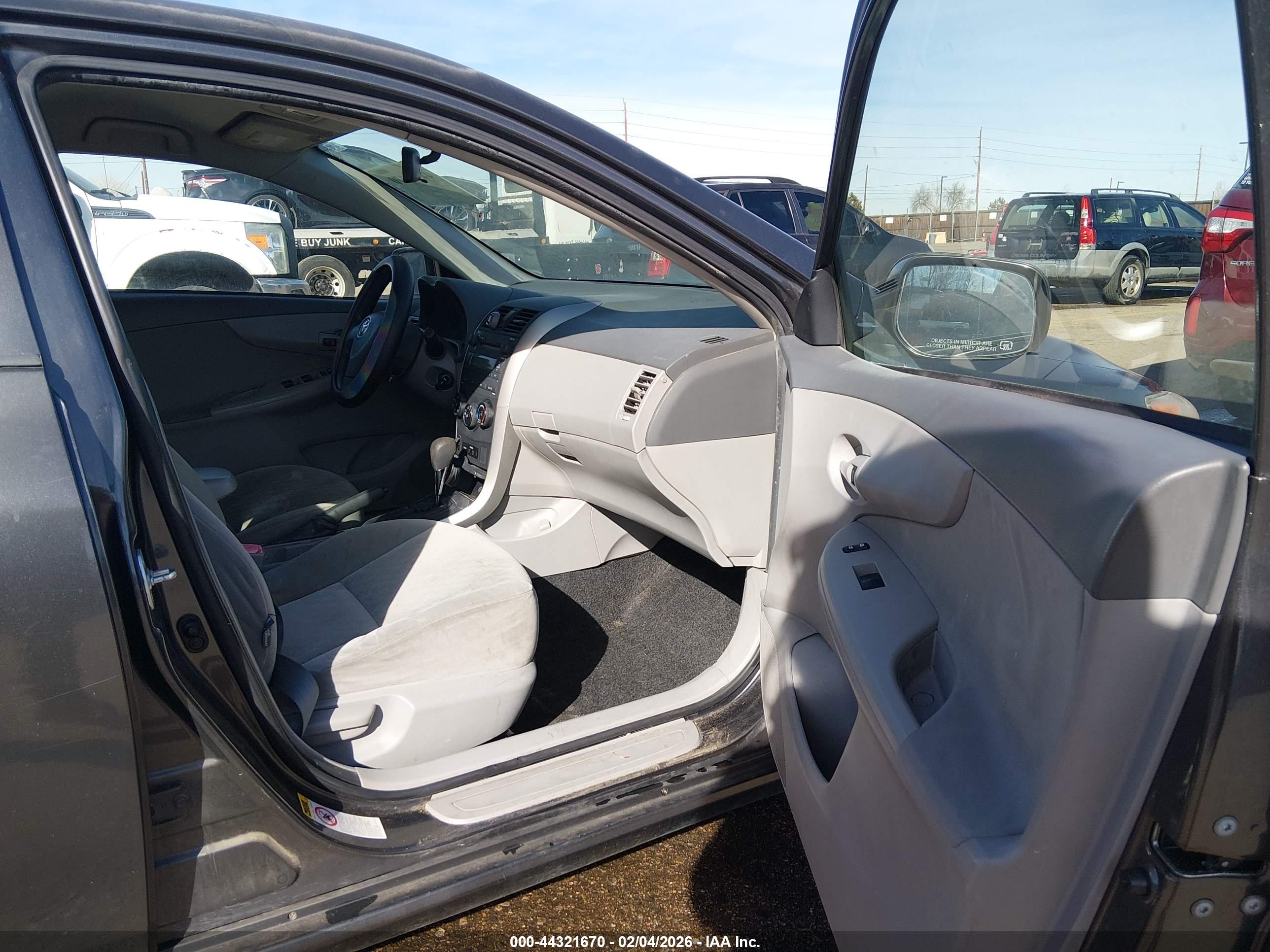 TOYOTA COROLLA image 5