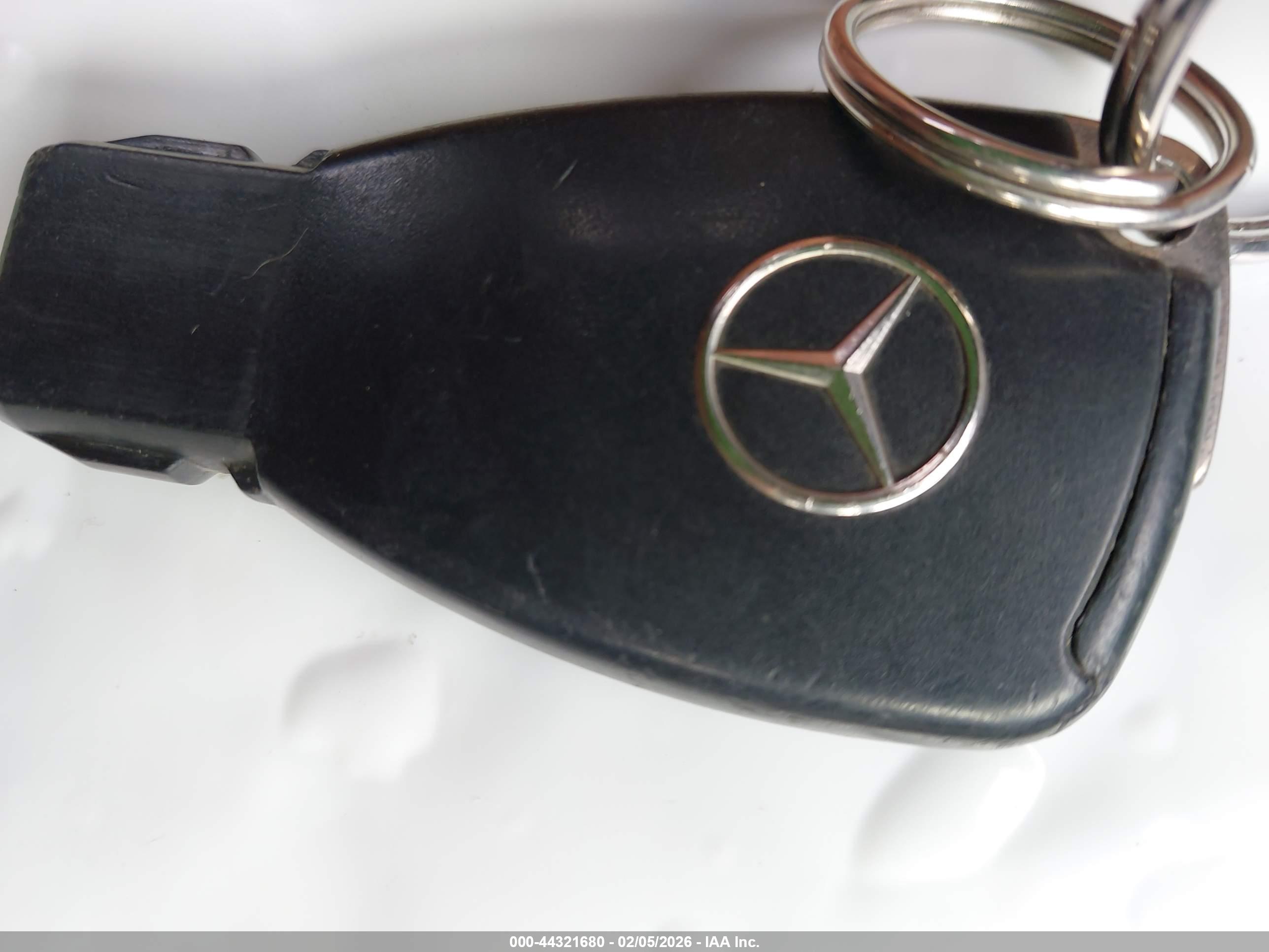 MERCEDES-BENZ C image 11