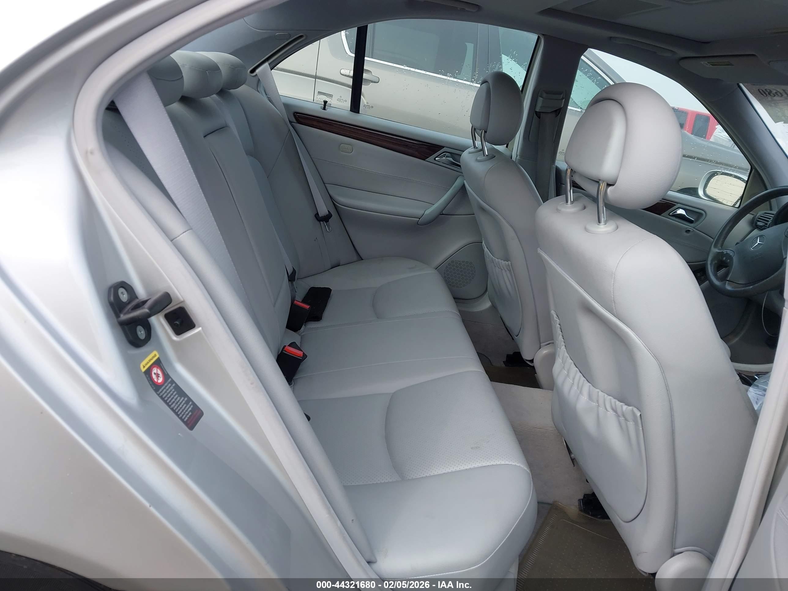 MERCEDES-BENZ C image 8