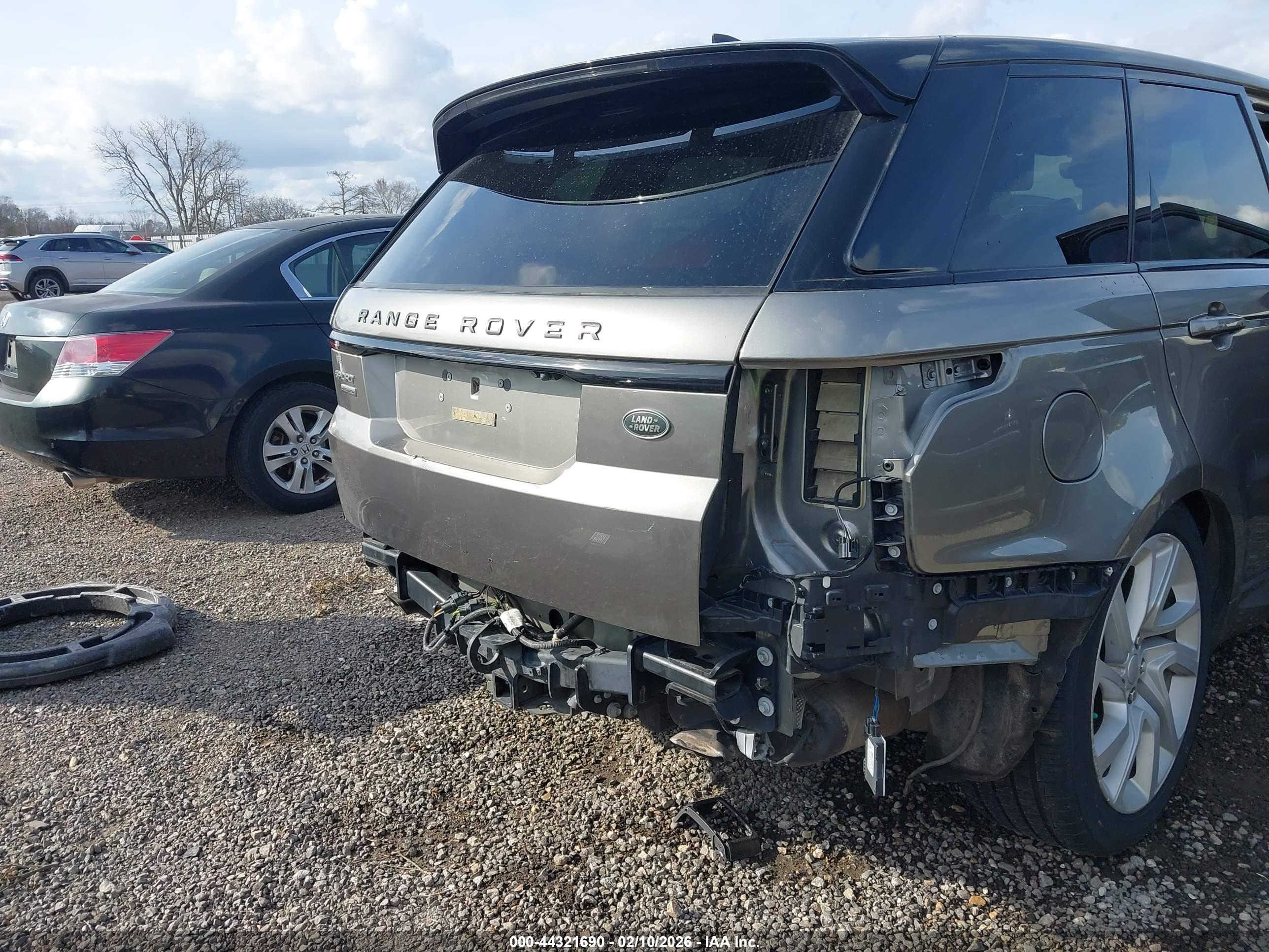 LAND ROVER image 6