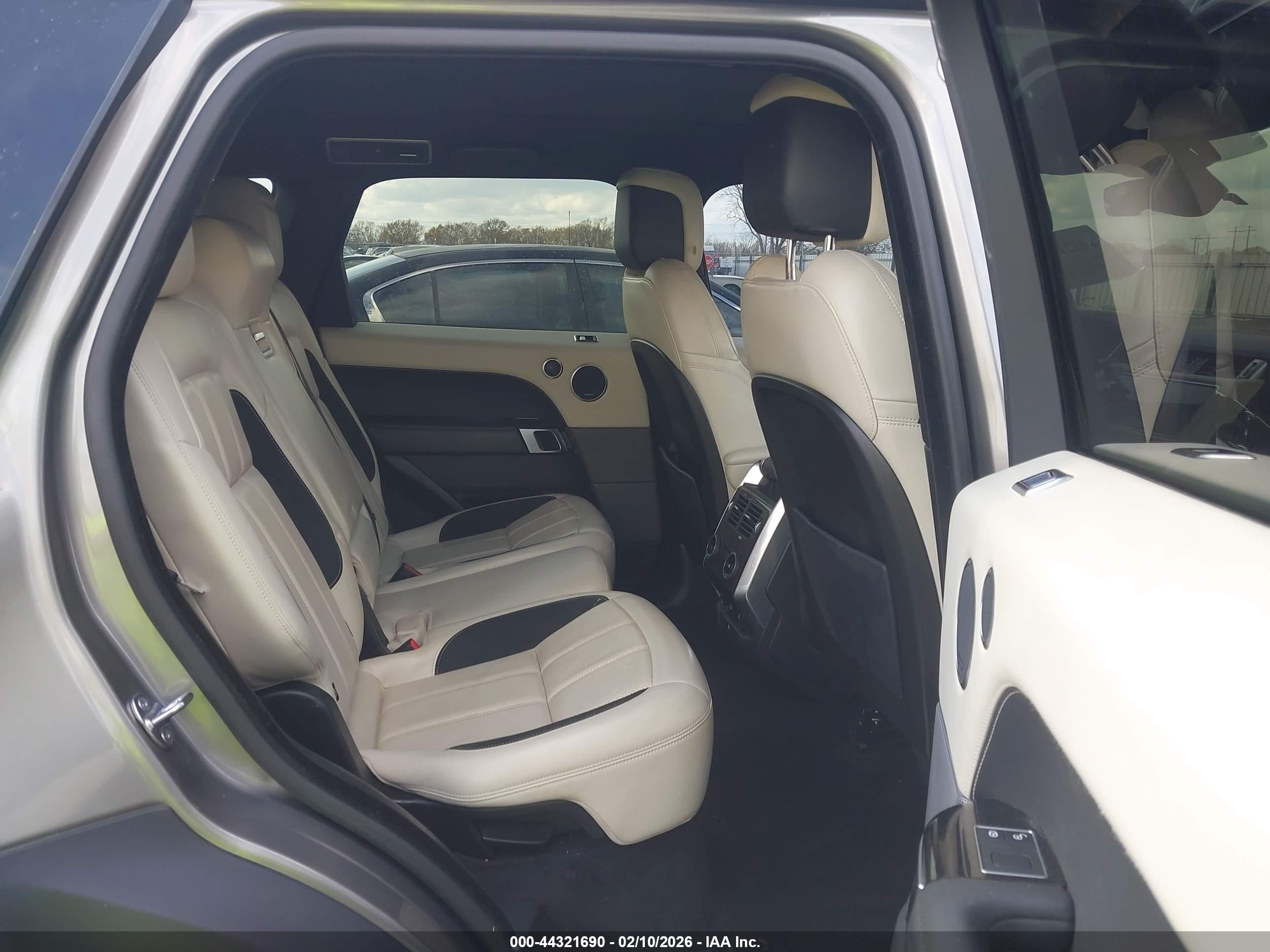LAND ROVER image 8
